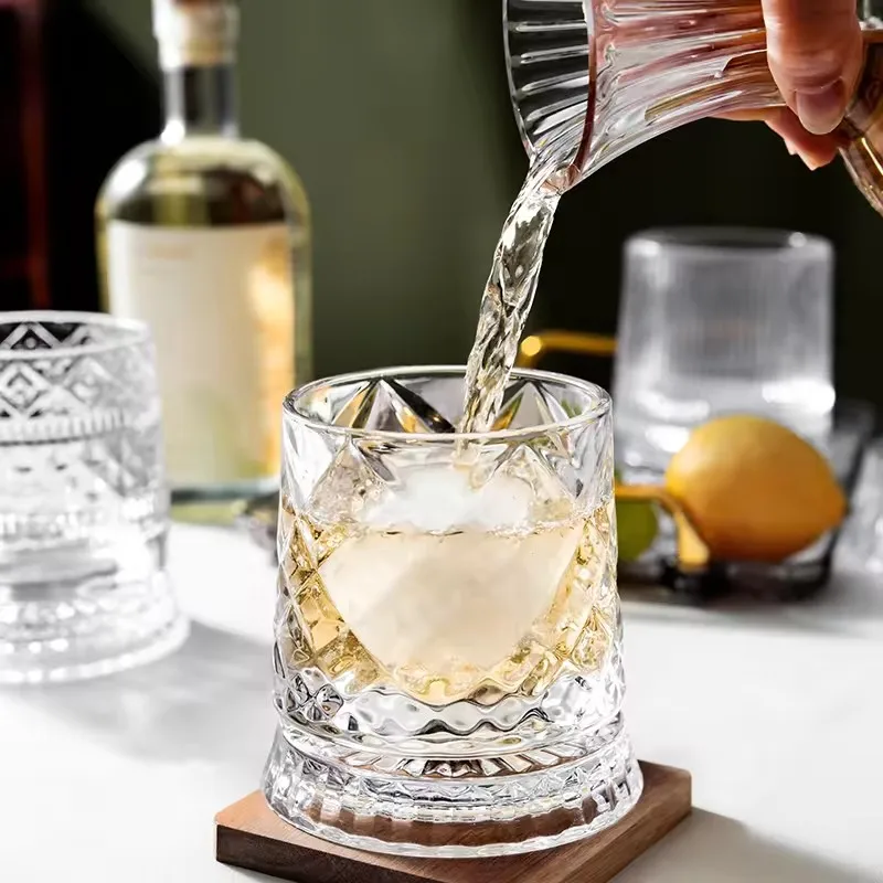 Wholesale Hot Sale Elegant Engraved Lead-free Crystal Glass Rotating Decanter Whiskey Red Wine Decanter