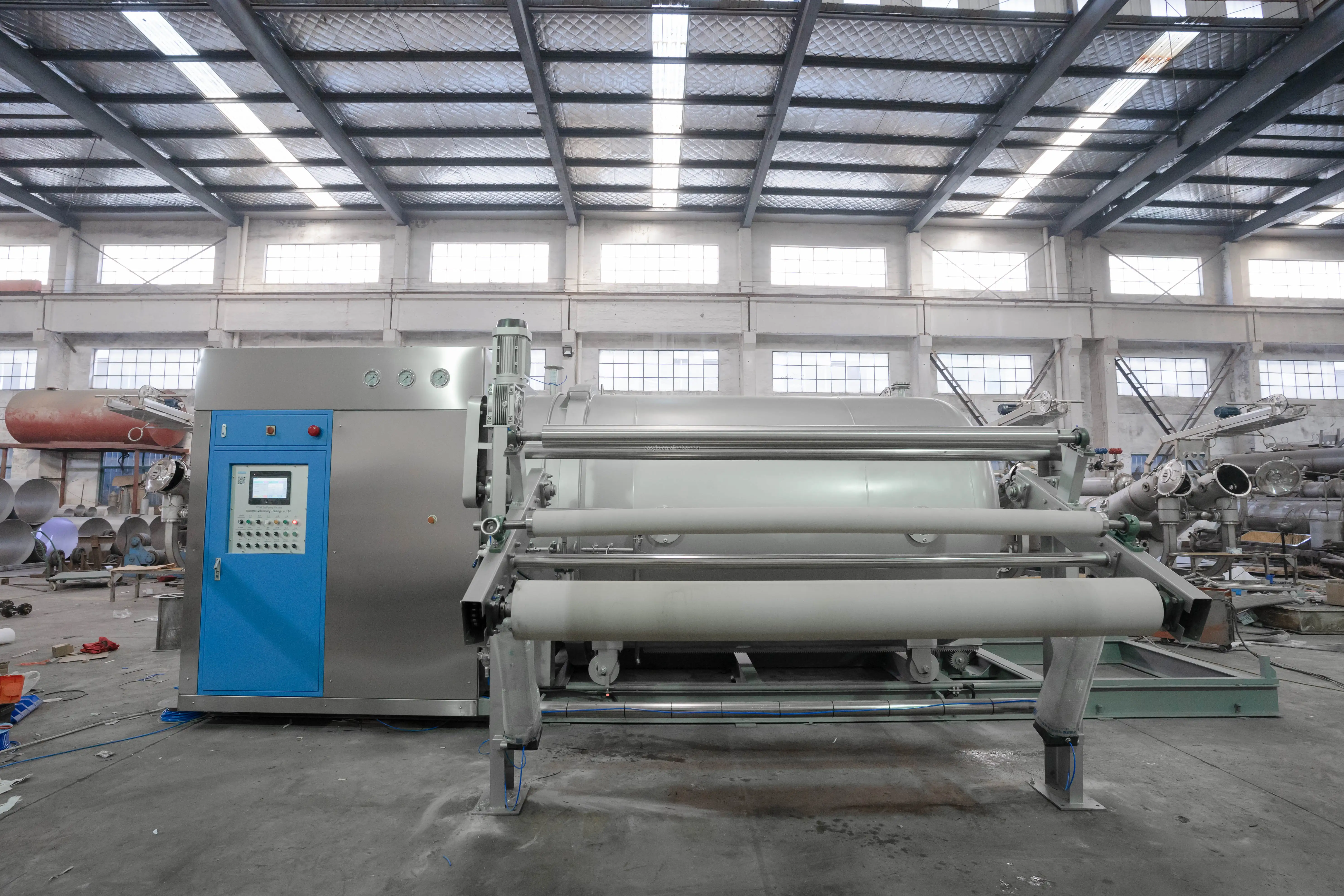 Промышленная машина для окрашивания ткани с открытой