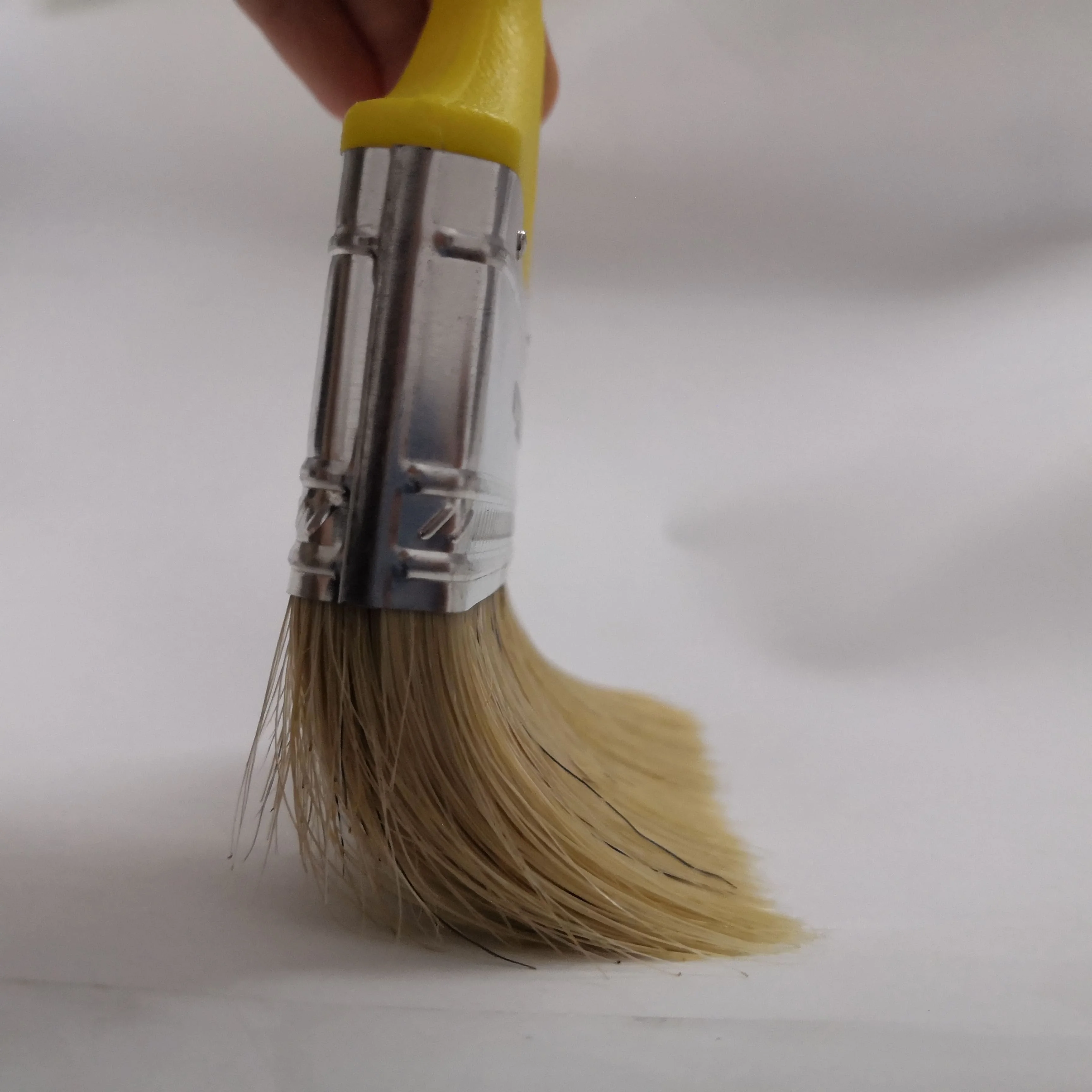 European style 50% polyester 50% pig hair bristle plastic Non-slip hollow handle 1inch flat yellow plastic painting brush