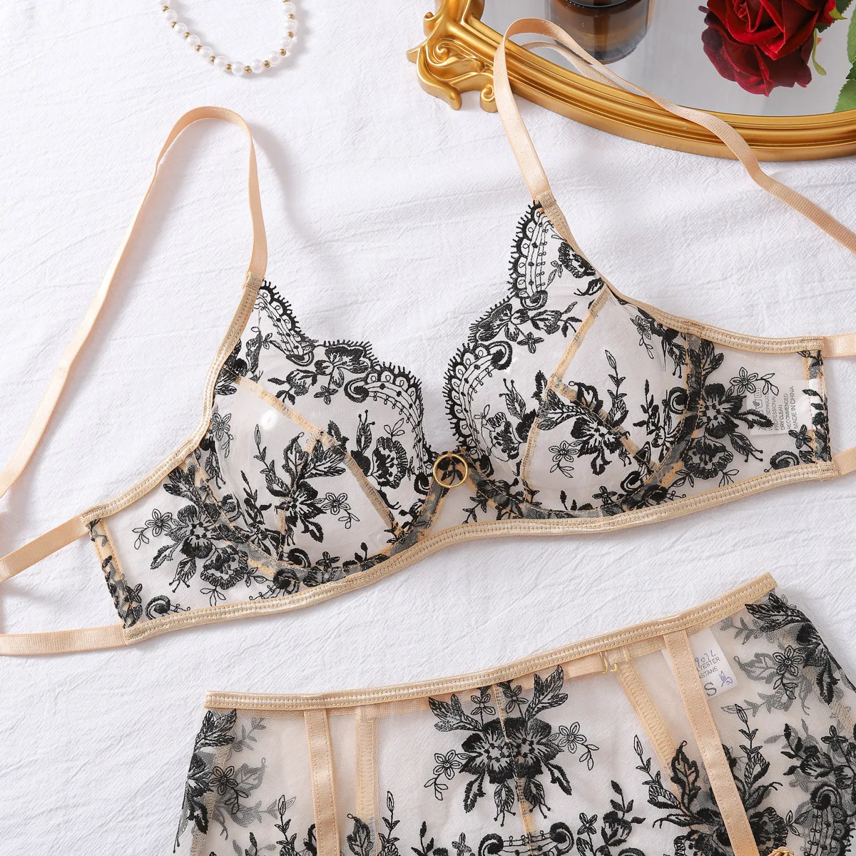 Elaborate Unique Design Custom High Quality Luxury Garter Belt Balconette Bra Panties Set Sexy Lingerie Women