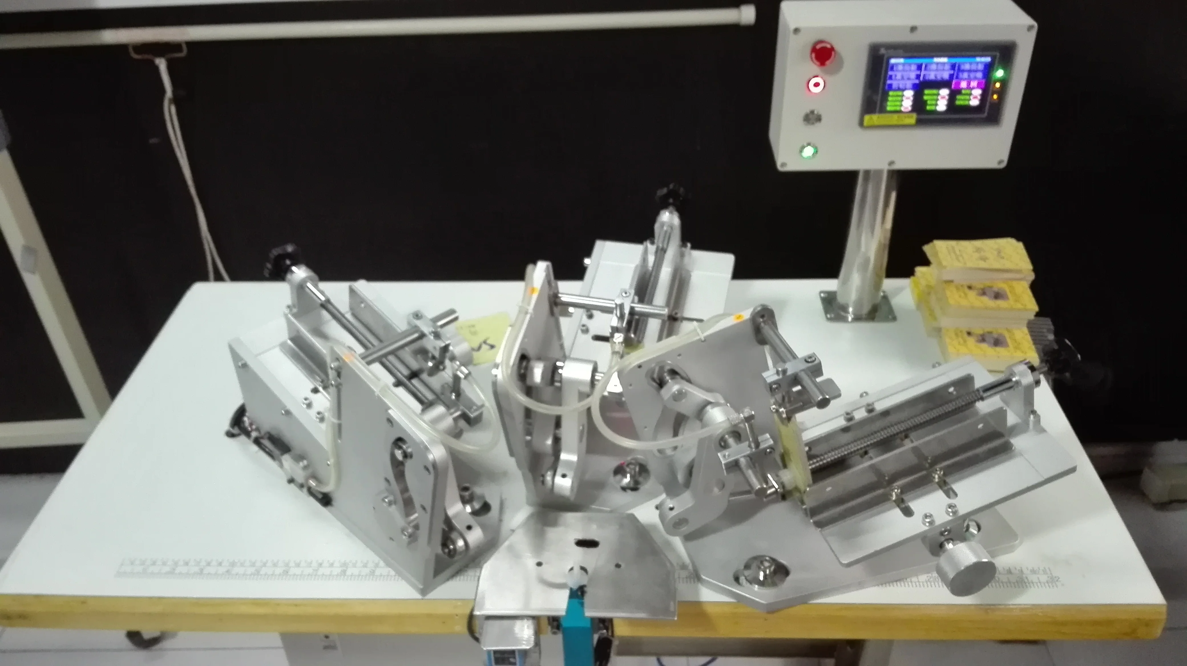 FM-703S Auto feeding label tagging machine