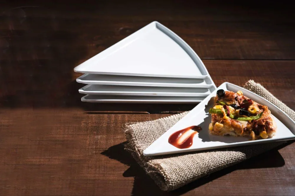Light weight high performance triangle shaped pizza plate with custom design melamine snack plate