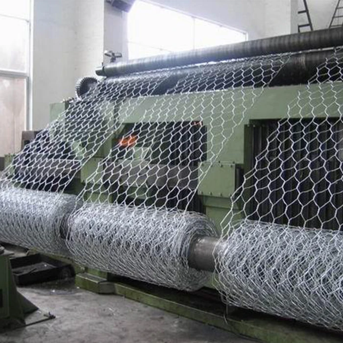 Chicken coop iron wire fence/ pvc iron wire mesh netting roll/ Hexagonal wire mesh factory