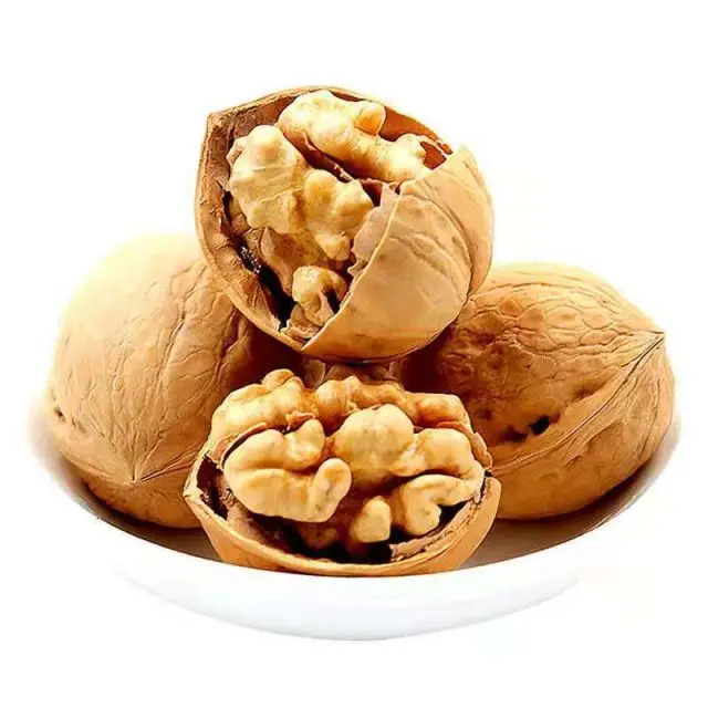 2021 new Xinjiang paper-skinned walnuts and large walnuts original snacks with shelled walnuts 1 kg per carton