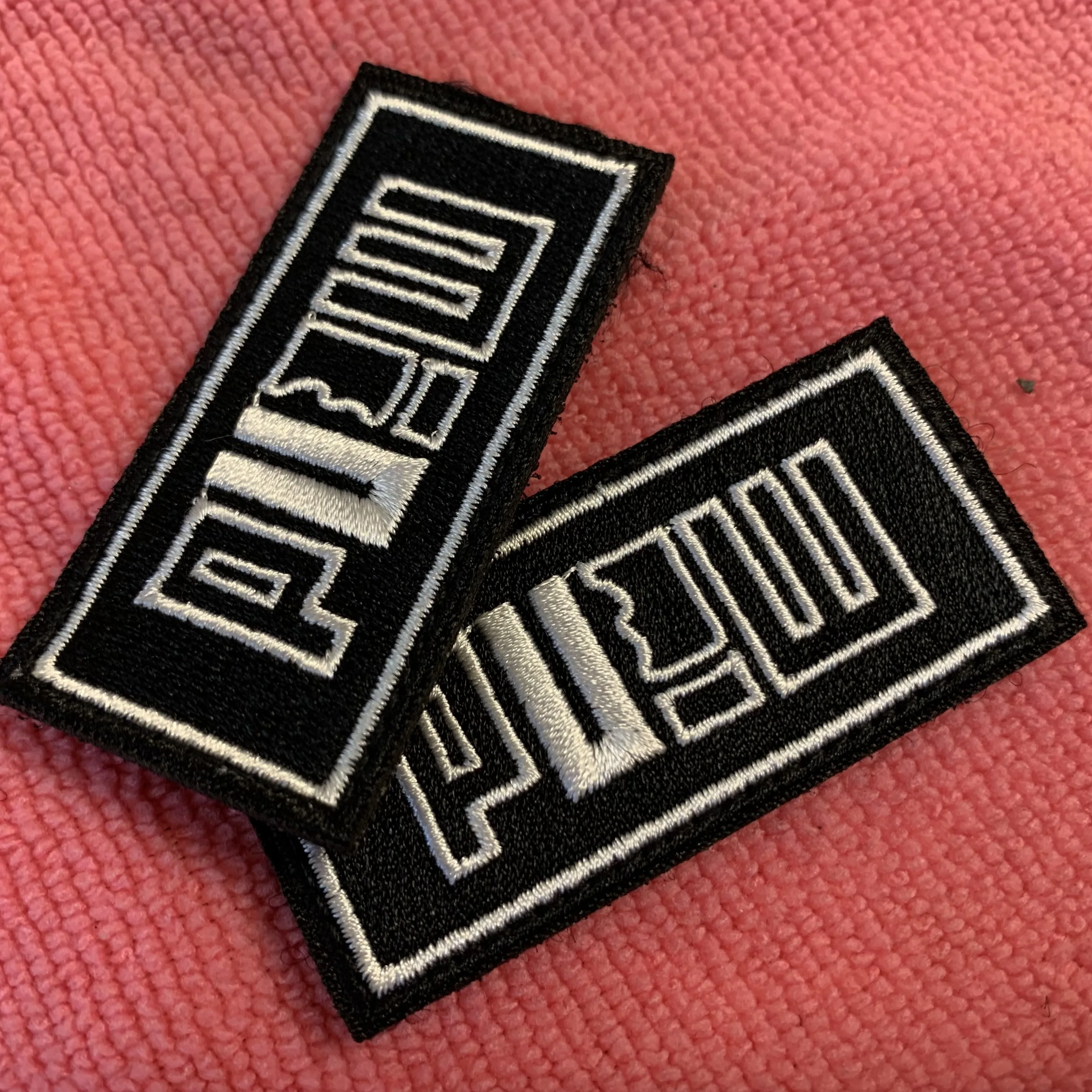 Eco-friendly new design 3D pull logo embroidery patch with hook backing,removable hook&loop backing twill embroidery tag for cap