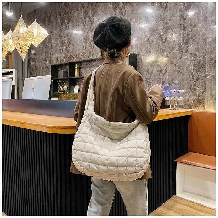 Winter Puffer Bags Large Capacity Shoulder Bag Feather Down Big Tote Women Handbags New Fashion 2023