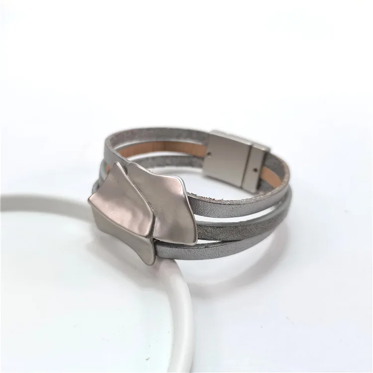 Professional manufacturer jewelry leather magnetic bracelet, irregularity magnet lock bracelets bangles