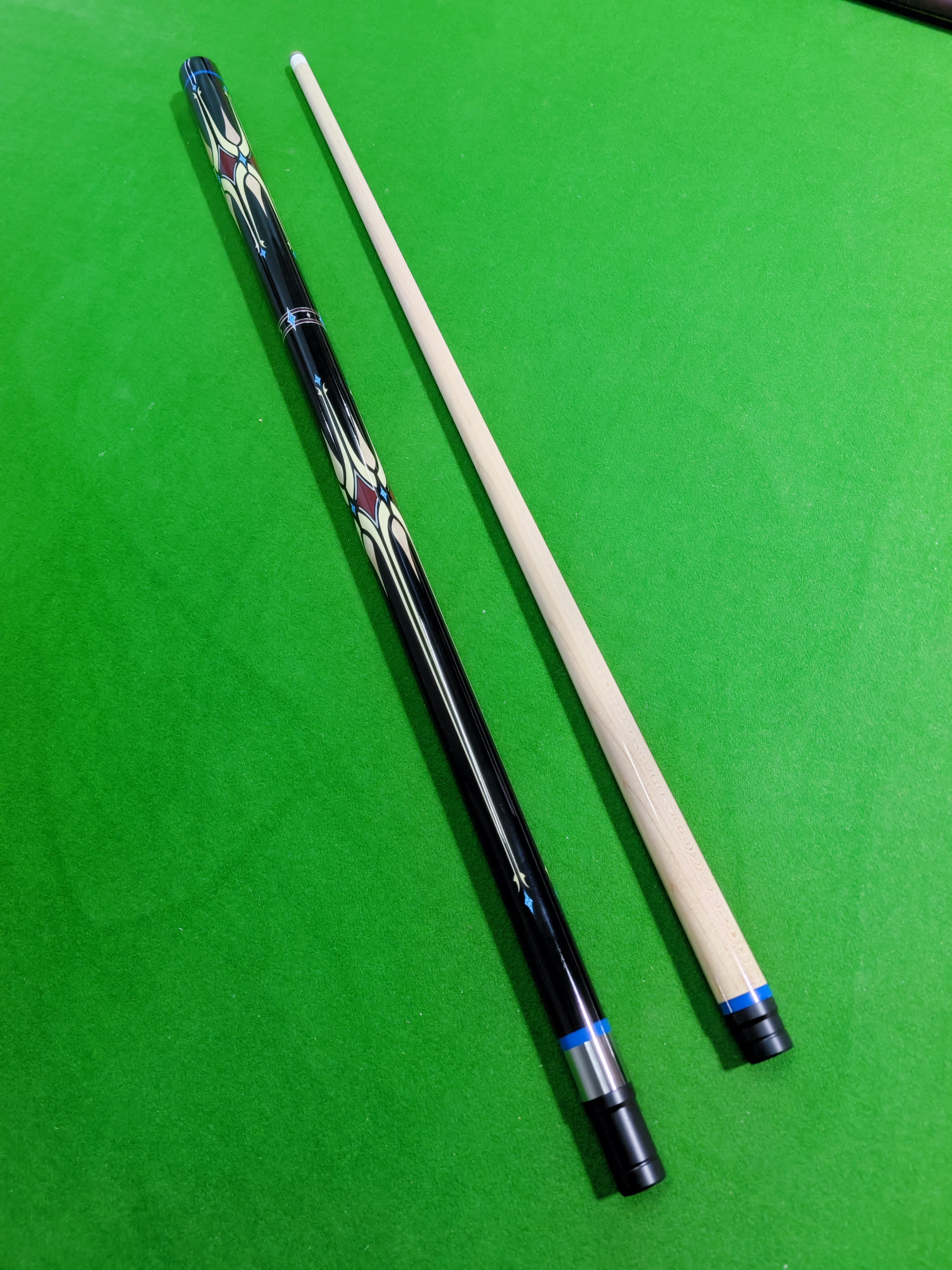 China made good quality wholesale maple wood american style tiger pool cue stick with 12.5mm tip size and joint protector