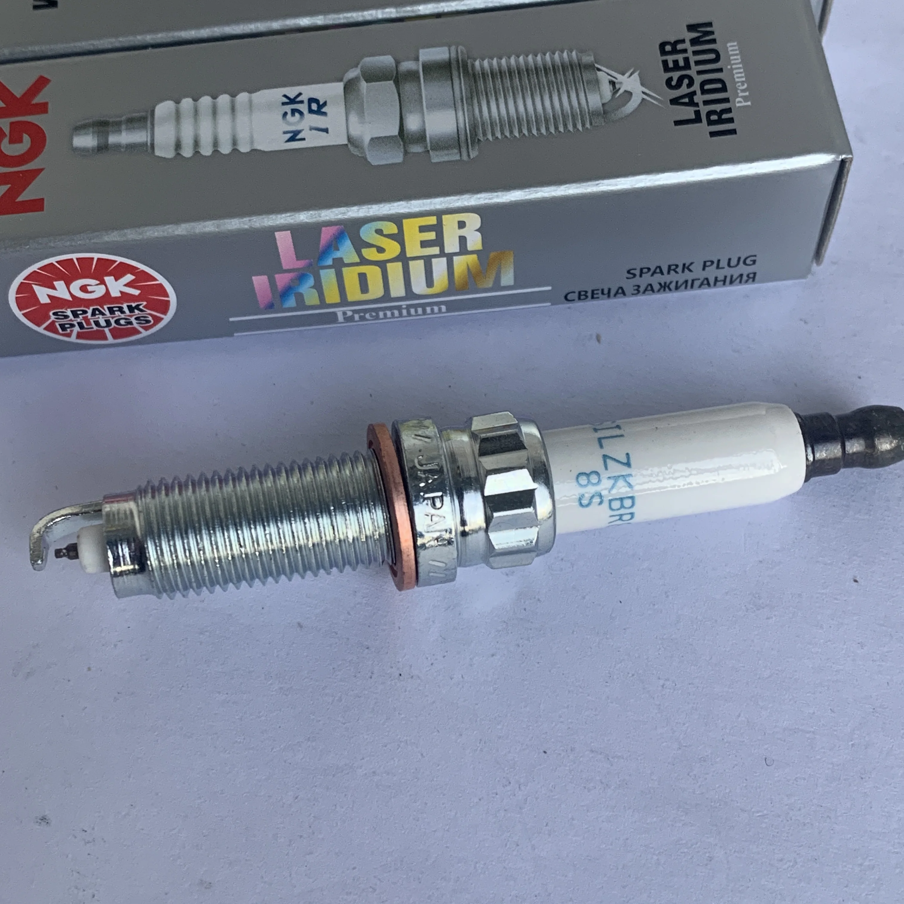 Wholesale Genuine Iridium Spark Plug 97506 SILZKBR8D8S laser for BMW 228I X DRIVE NGK bujia