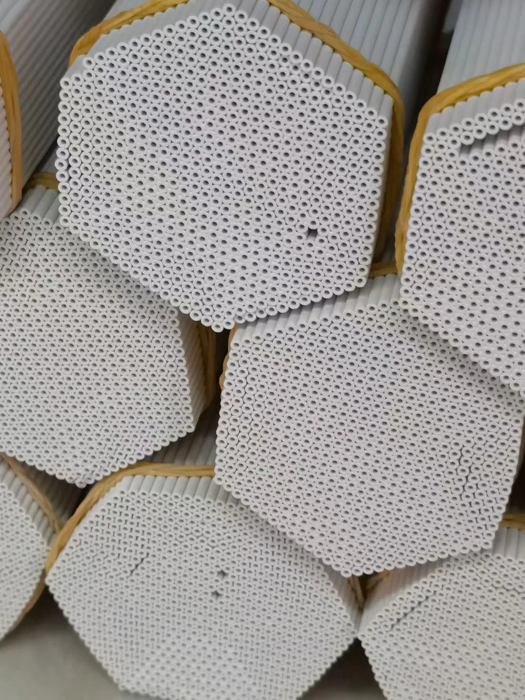 Four-Hole Magnesium Oxide Rod for Thermocouple Two Large Two-Hole Magnesium Oxide Tubes