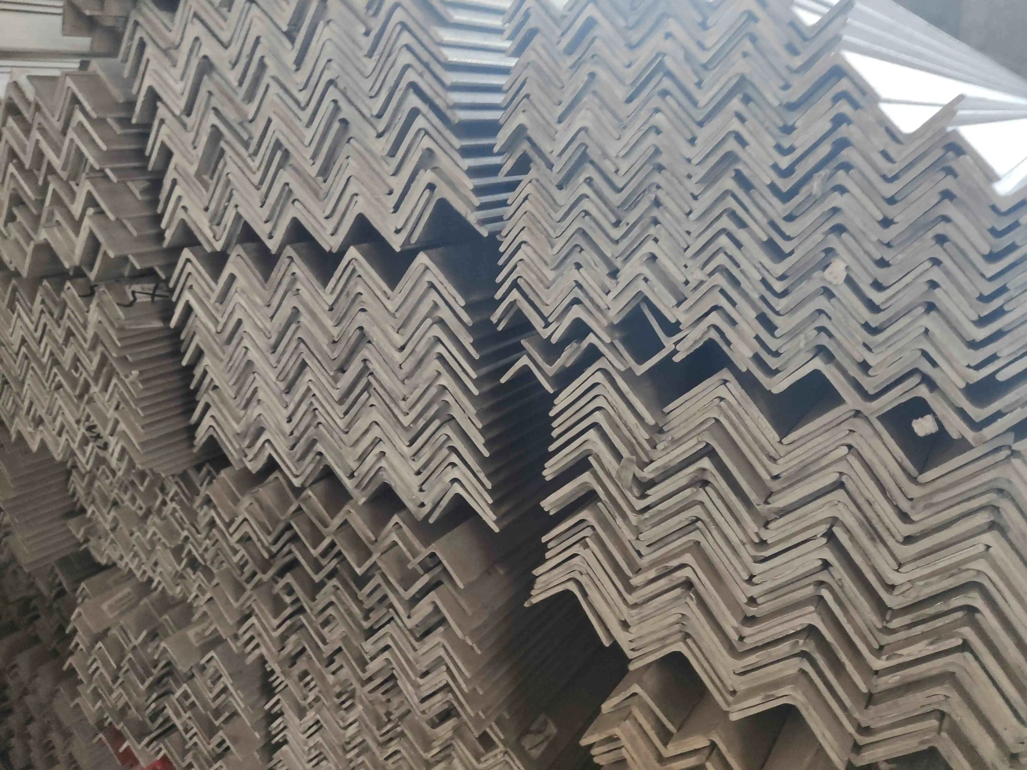 Hot price NO.1 Surface 201 202 304 316l 430 equal hot rolled Stainless Steel Angle Iron Price