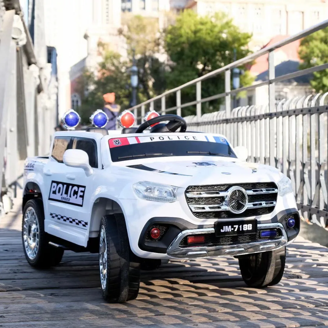 Детский игрушечный автомобиль с дистанционным управлением
