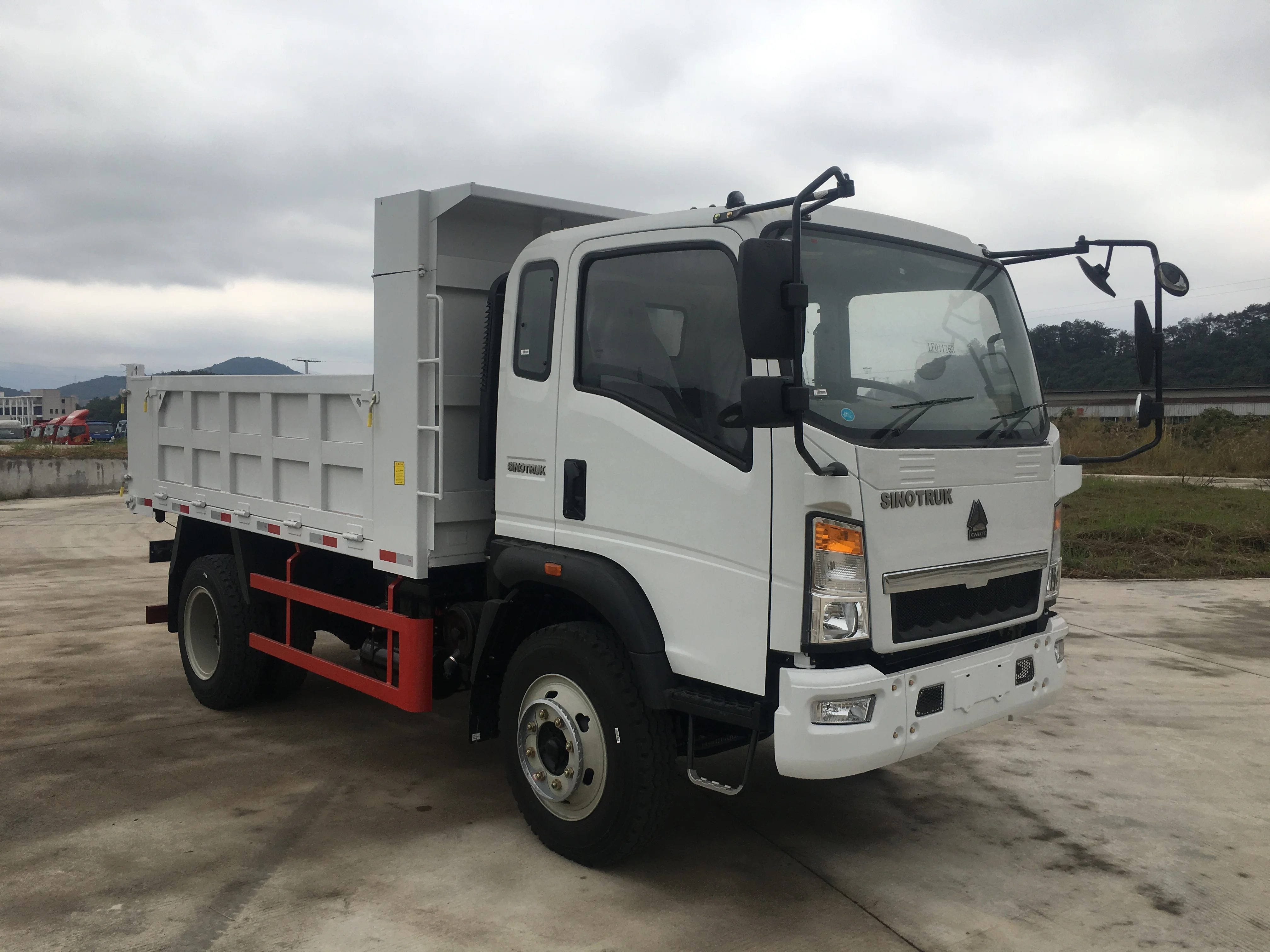 SINOTRUK HOWO 10 ton mini truck dump 10 ton dump truck 6 wheeler 4x4 tipper truck
