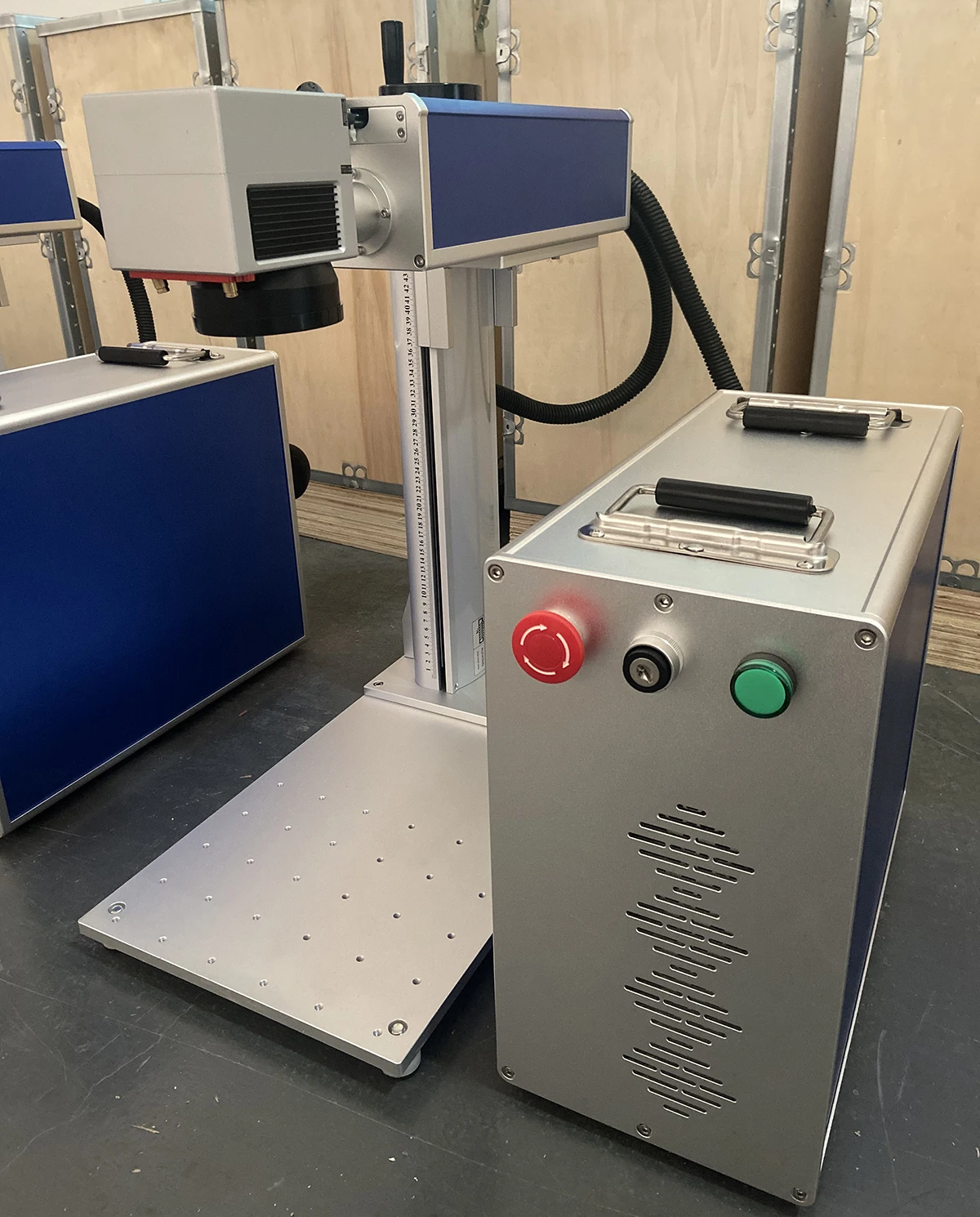 High accuracy 50W auto focus laser marking machine for jewelry firearm metal engraving laser engraving machine