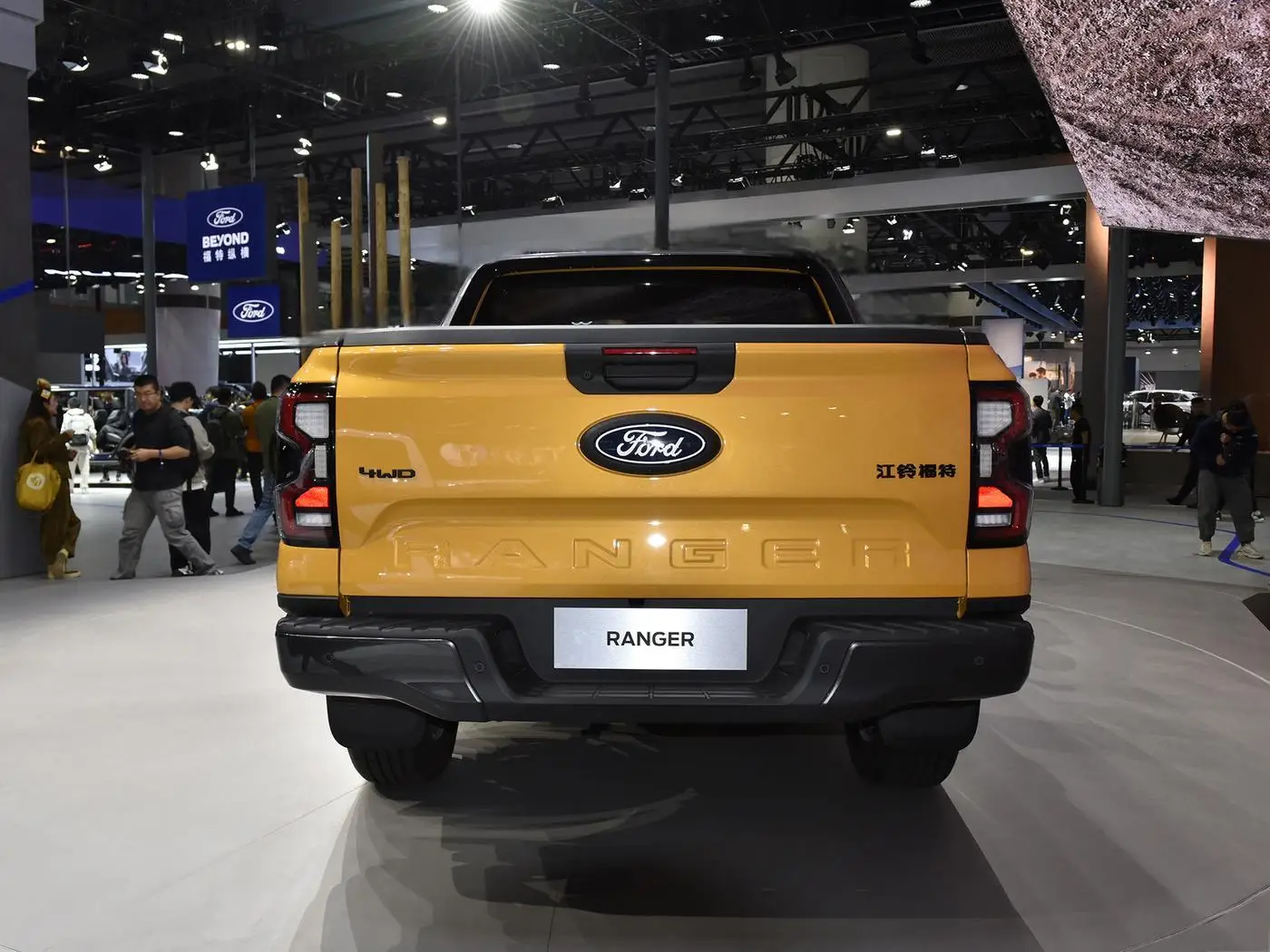 FORD - Ranger 2023 Mountain and Forest 2WD Manual Edition Gasoline Pickup