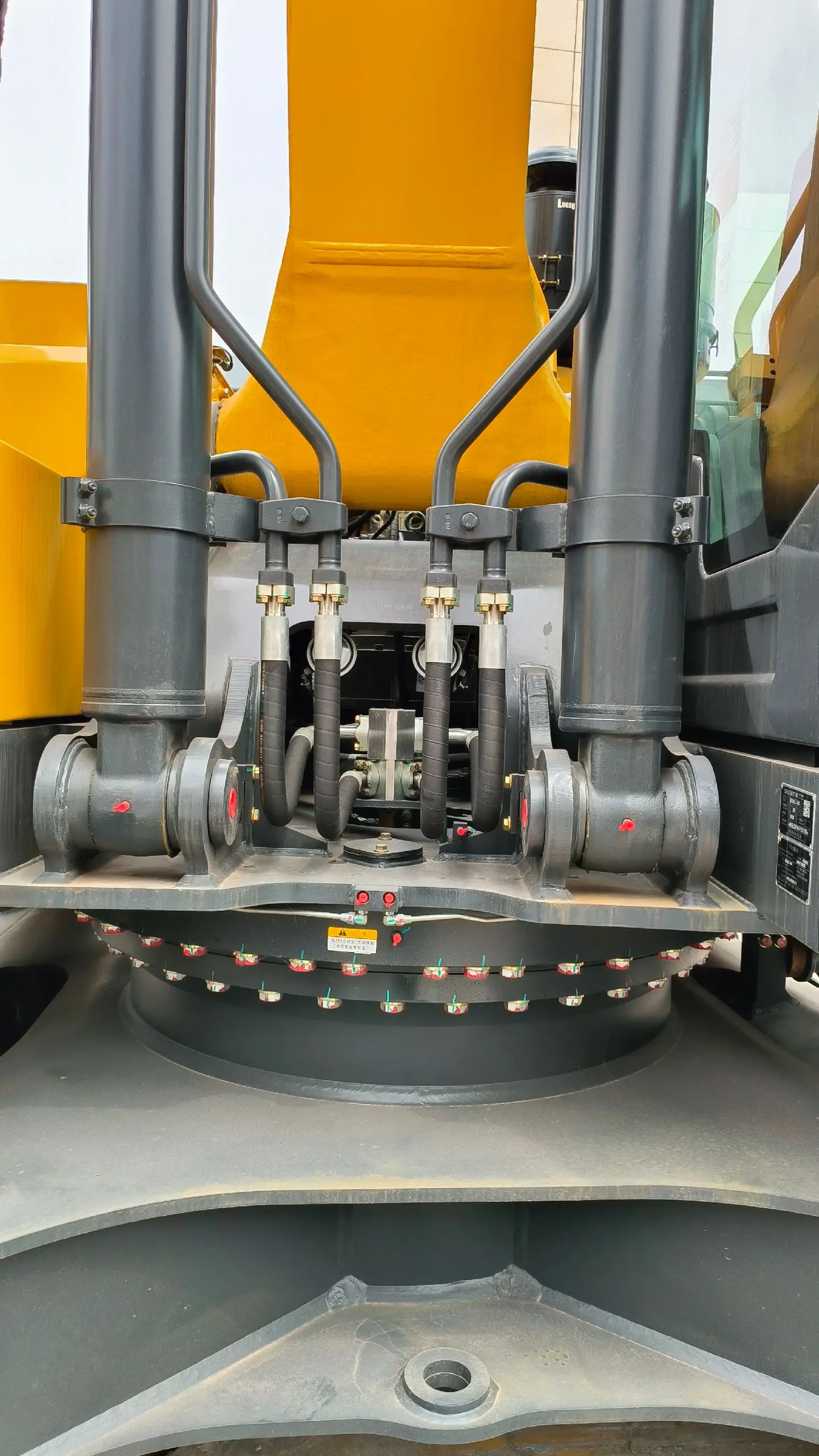 Power Meets Precision: The SE390LC-10W Hydraulic Excavator