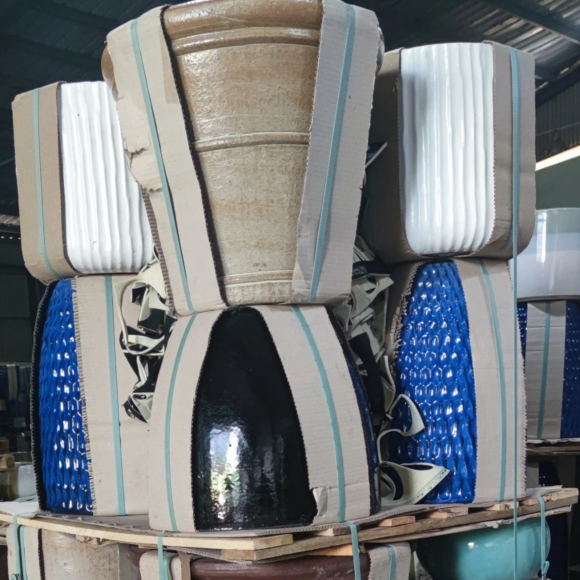 Mix Container Ceramic Pots such as Glazed Pots, Black Clay, Atlantis Pots with Cheap Price