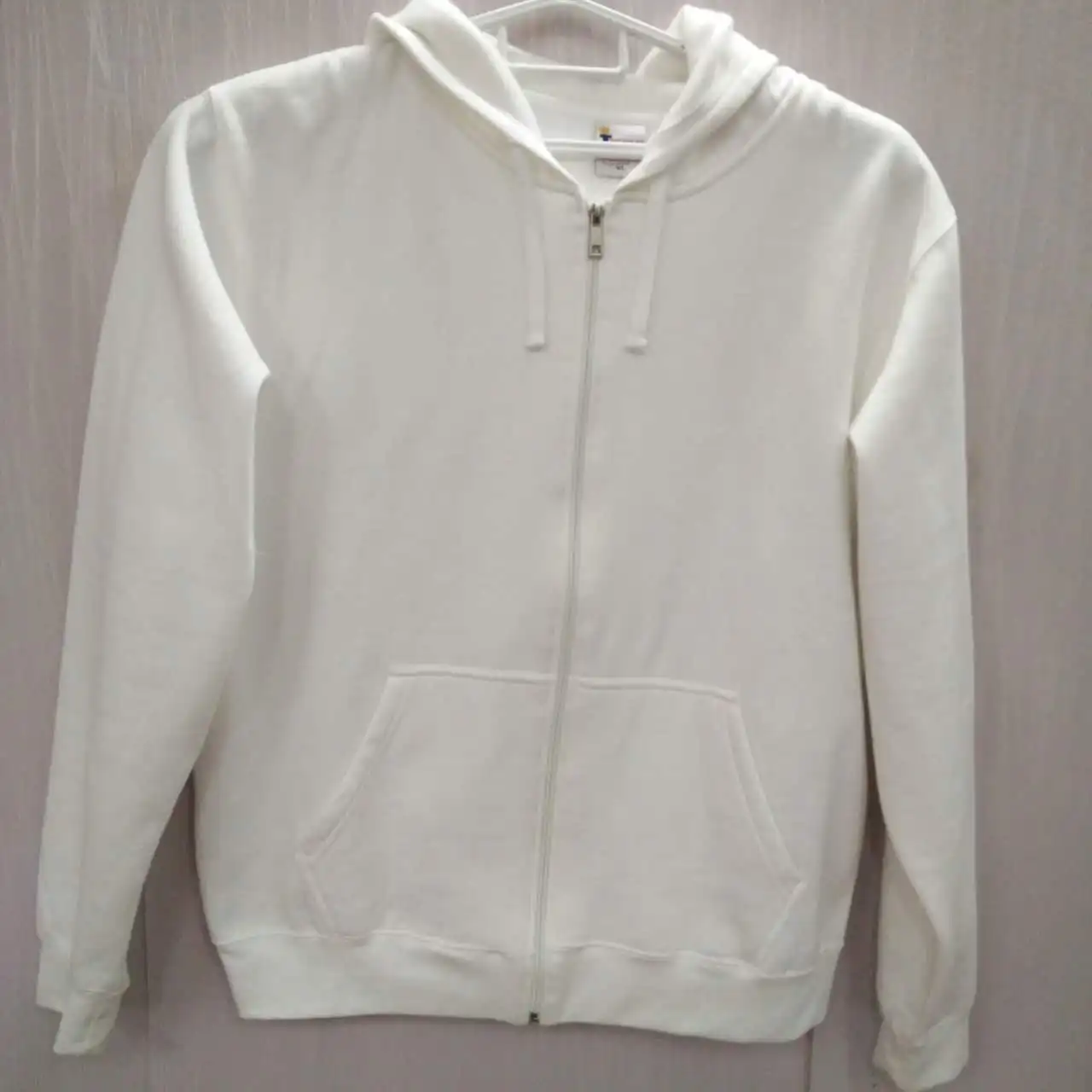 China Manufacturer Men Fitted Hoodie Zipper Sports Hoodies With Kangaroo Pocket