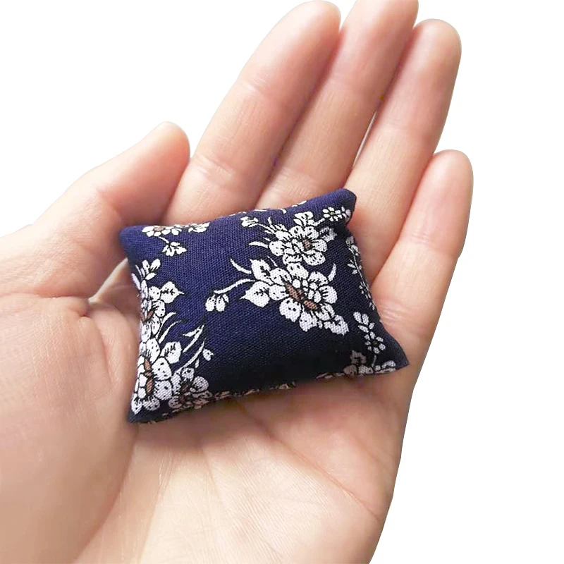 Iland Miniatures 1:12 Blue Pillow Mini Cushion Doll House Miniature Accessories OF012