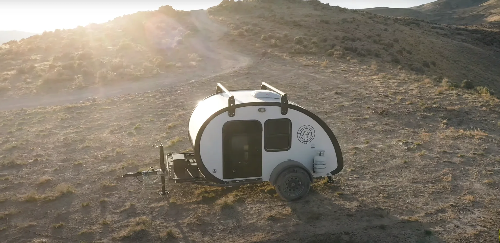 Small Australia standard Luxury off road rv motorhome motorcycle camper trailer With Shower Toilet rear kitchen lighting