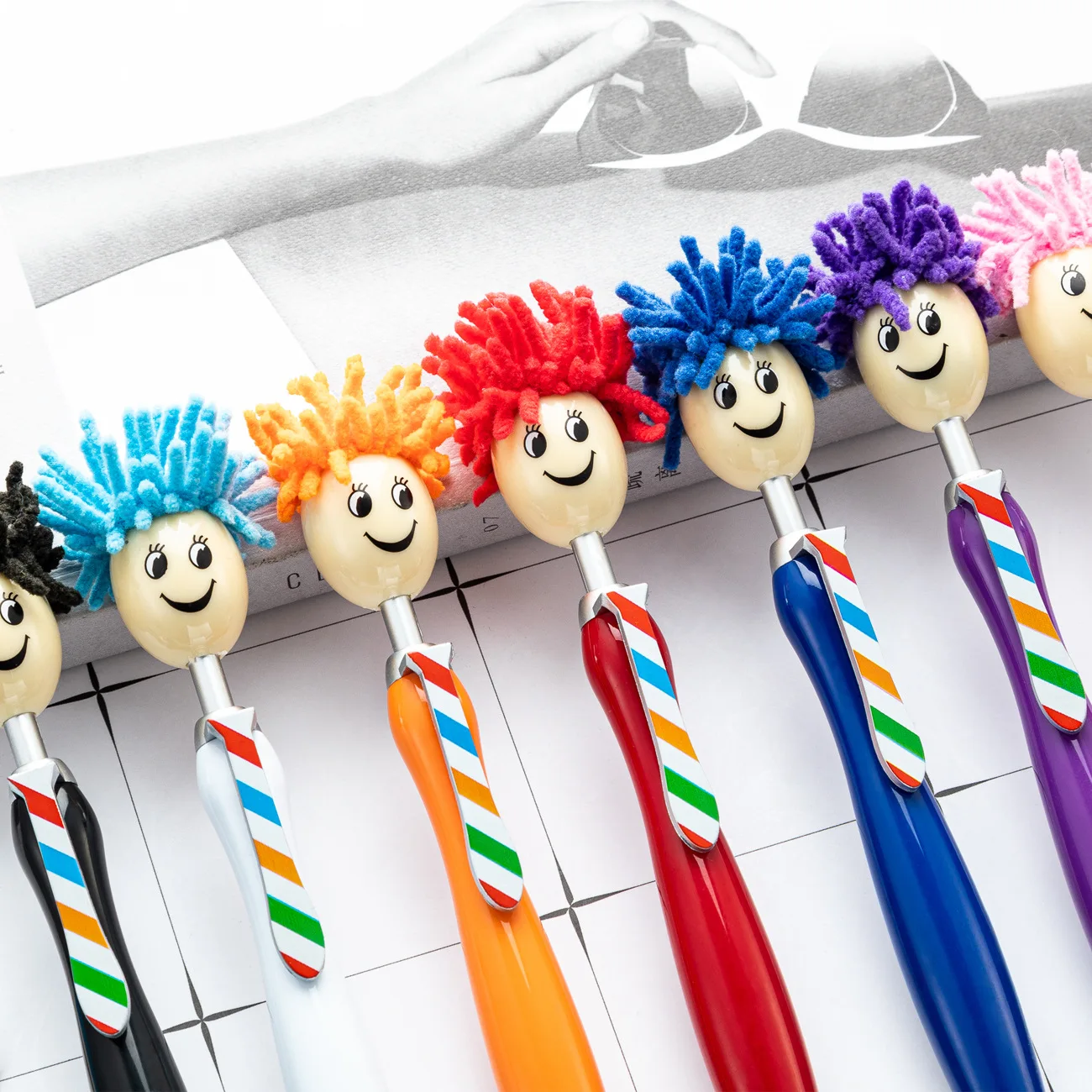 Promotional Novelty Plastic 2 in 1 Ball Pen Hot Selling Cute Doll Head Ballpoint Pen With Stylus For Phone/ipad