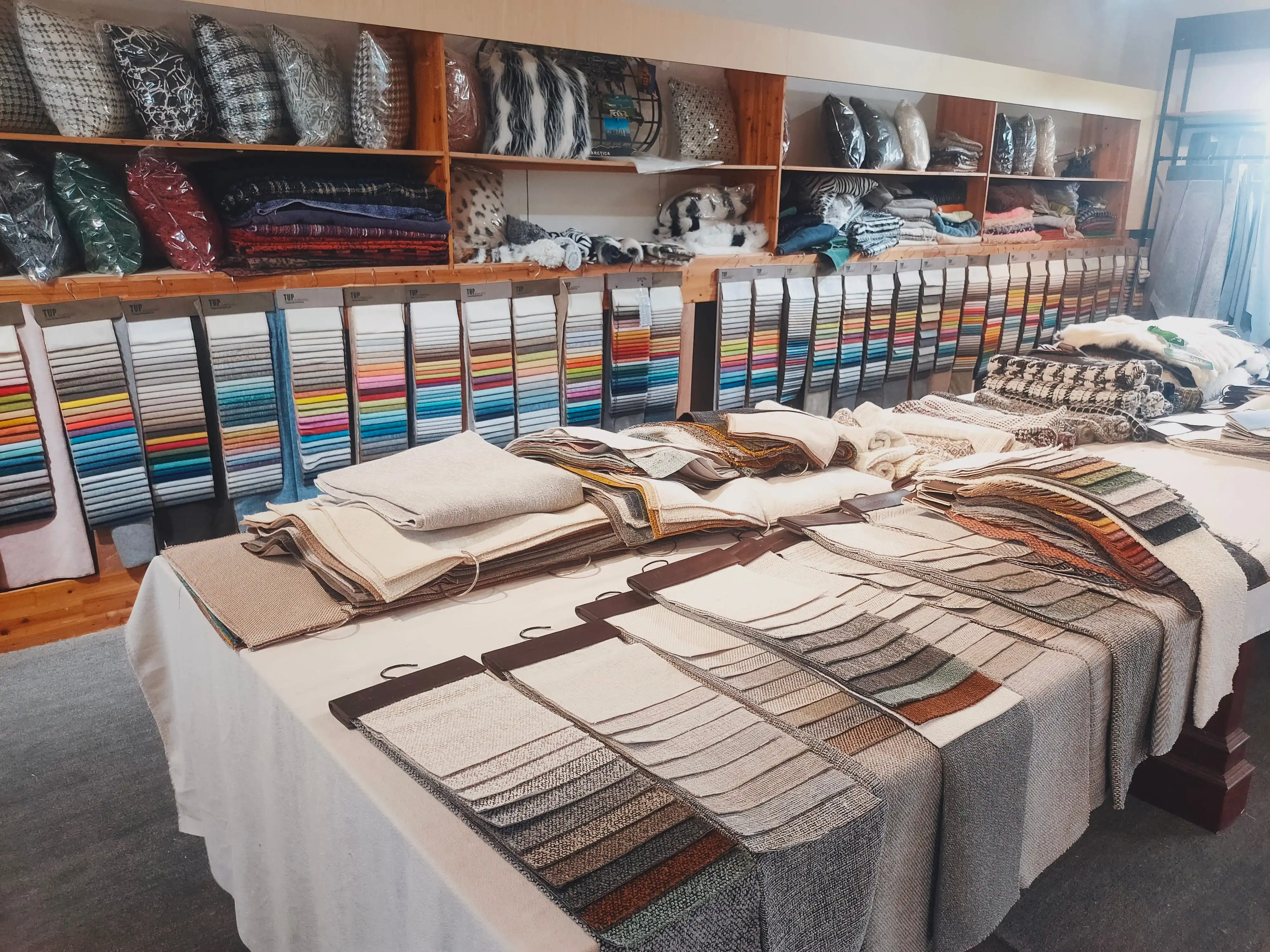 High Quality Custom Polyester Chiffon Medium Weight Cut Velvet Striped Dot Pattern Classic Plain Style Living Room Sofa Curtains