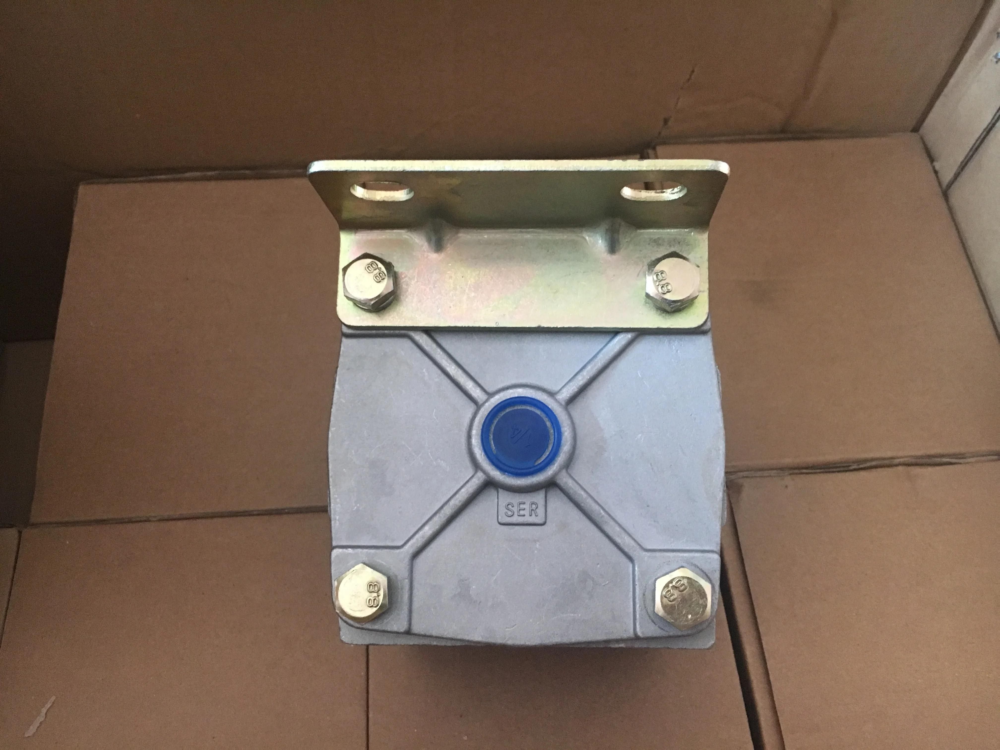 high quality cheap relay valve 103009 for heavy duty truck parts auto spare parts