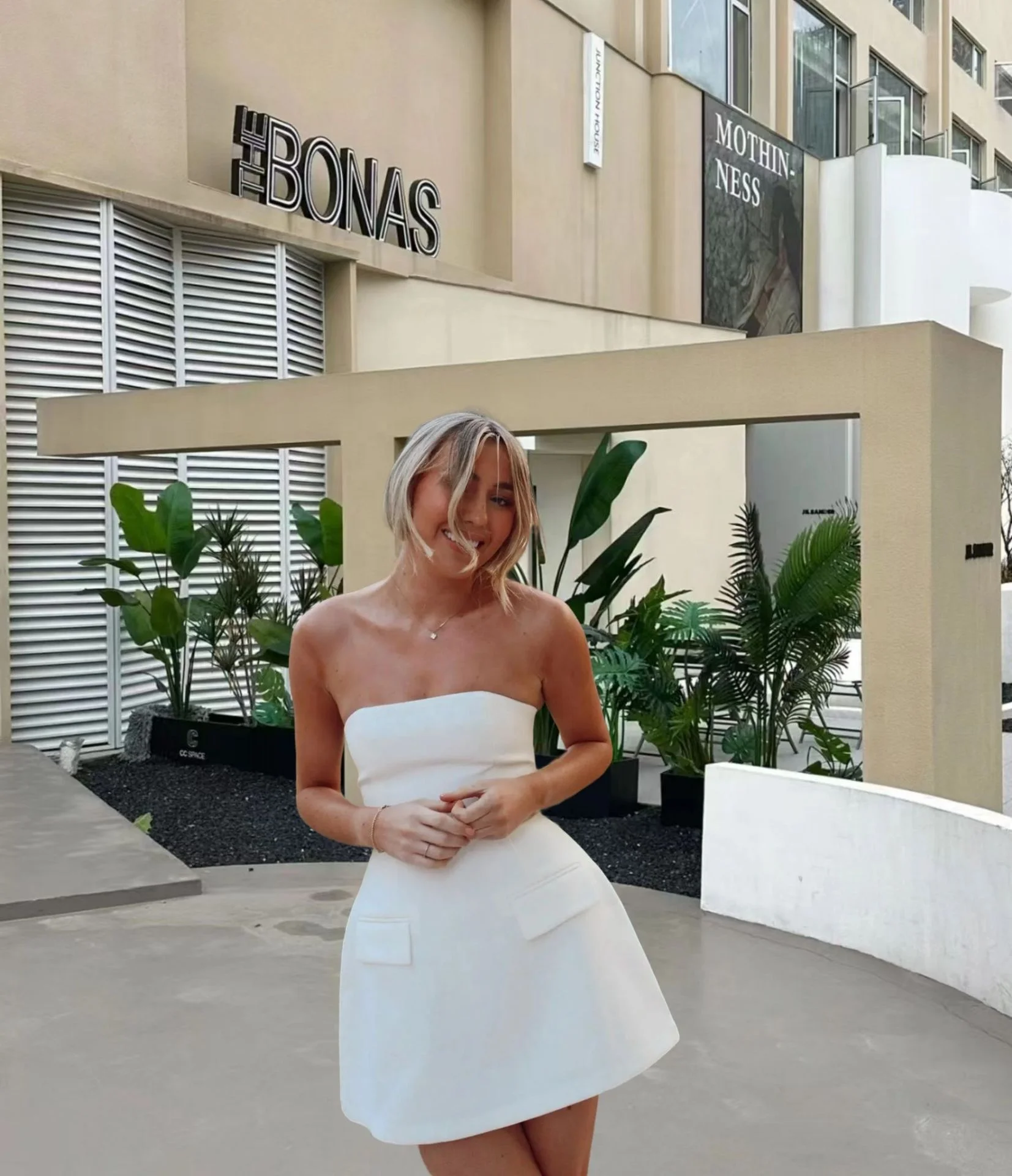 OUDINA Hotselling Summer Lady Elegant Solid Color Sleeveless Tube Top Short Dress Culb Party Dresses Women