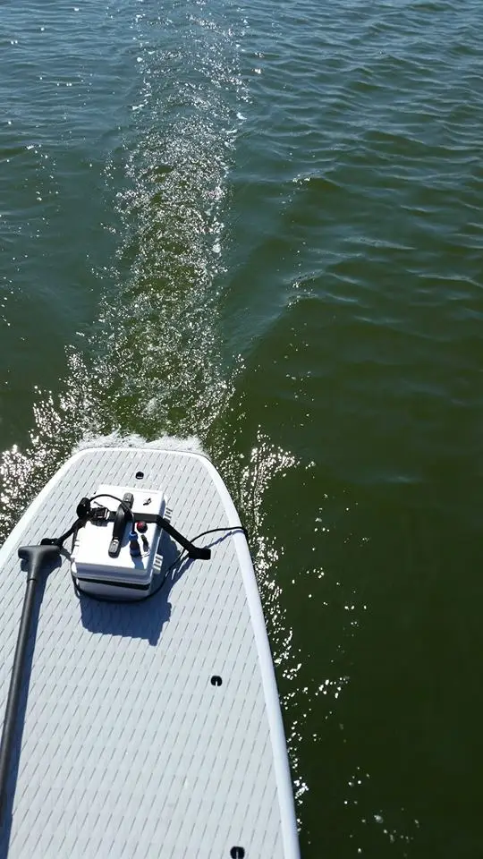 Wholesale new design wood pvc sup inflatable isup stand up paddle board inflatable sup board surfing motor fin