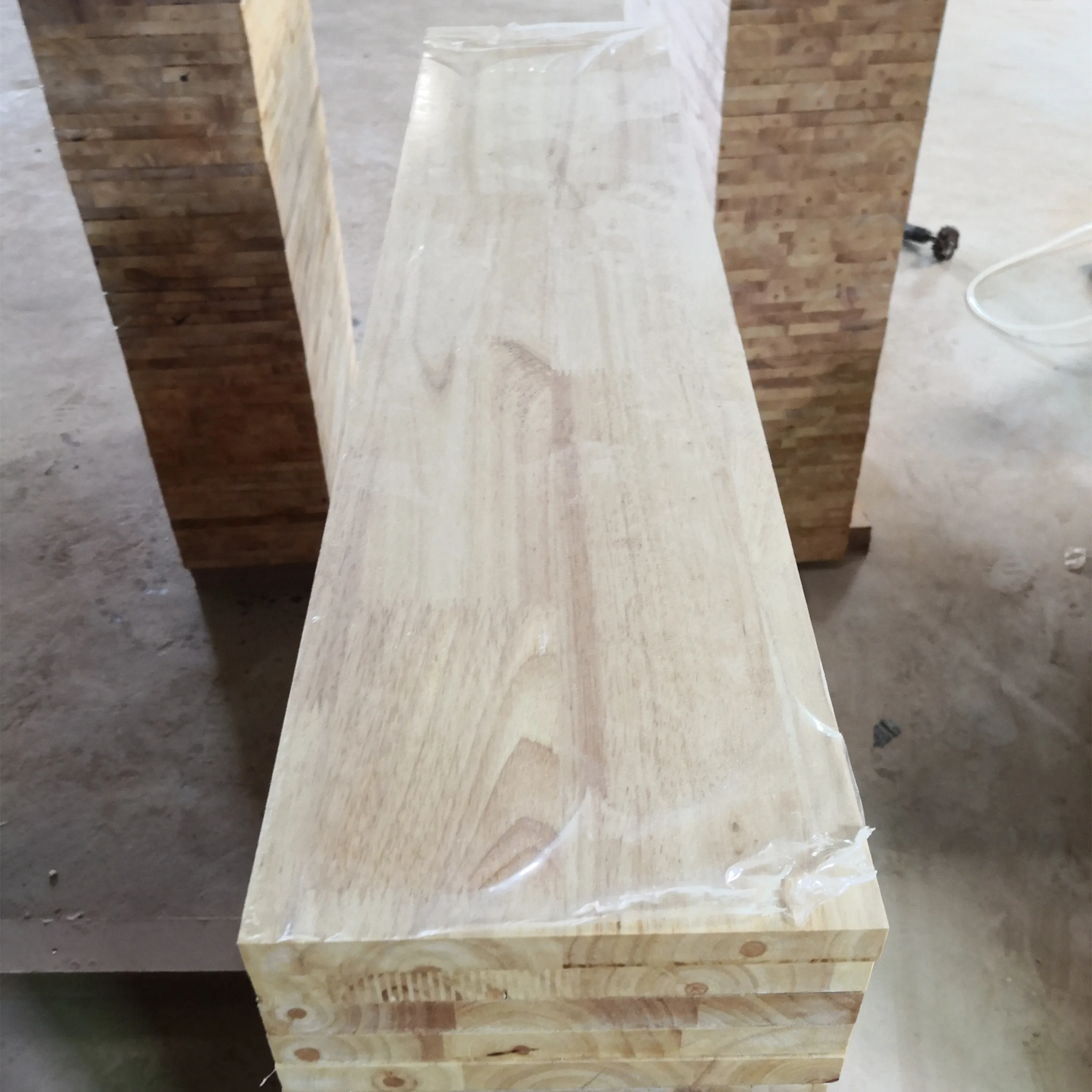 High Quality Wholesale Price Customizable Size Solid Wood Rubber Wood Red Oak Wooden Stair Treads