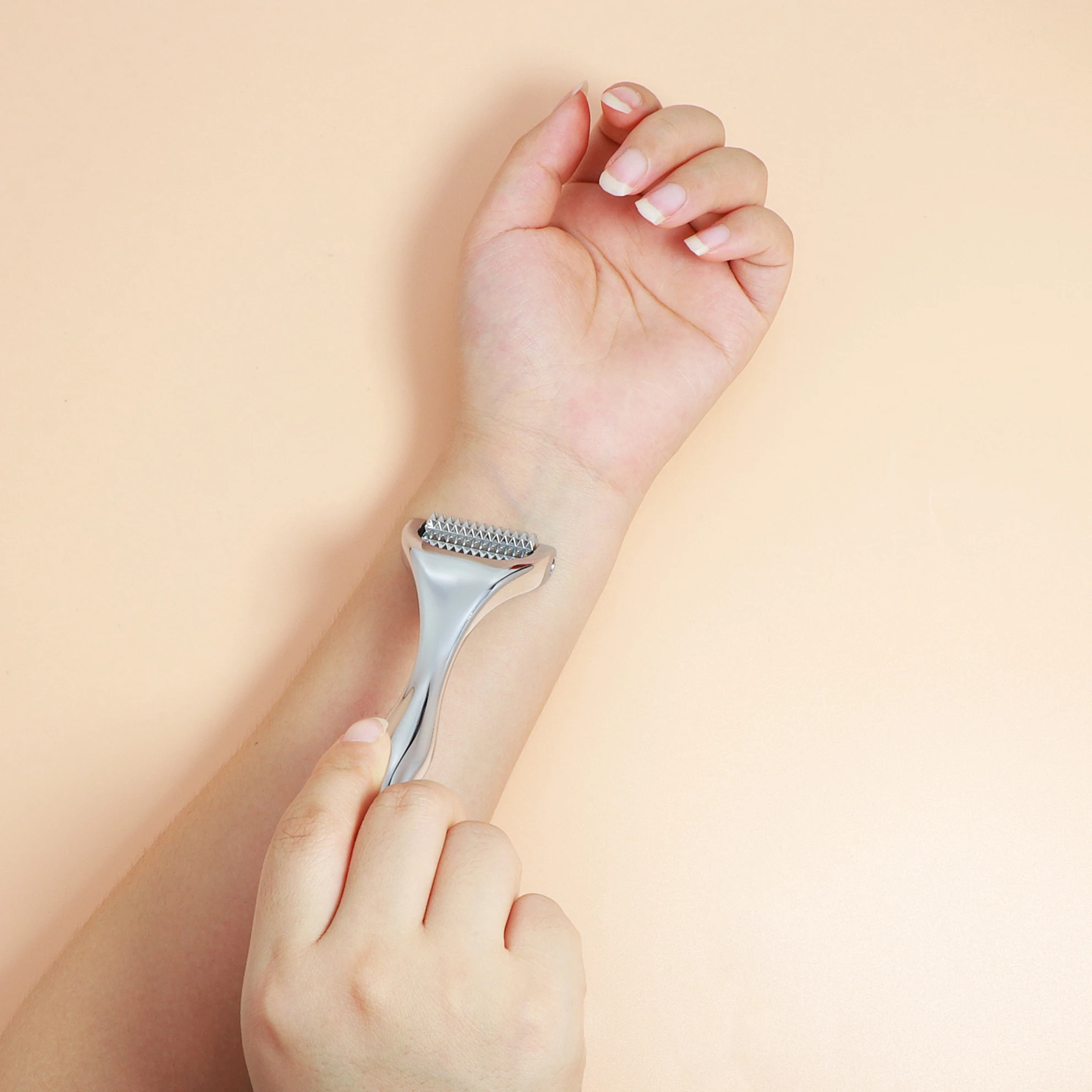 New Arrival Metal Micro Needle Anti Wrinkle Facial SkinCare Serum Face Beauty Derma Massage Roller