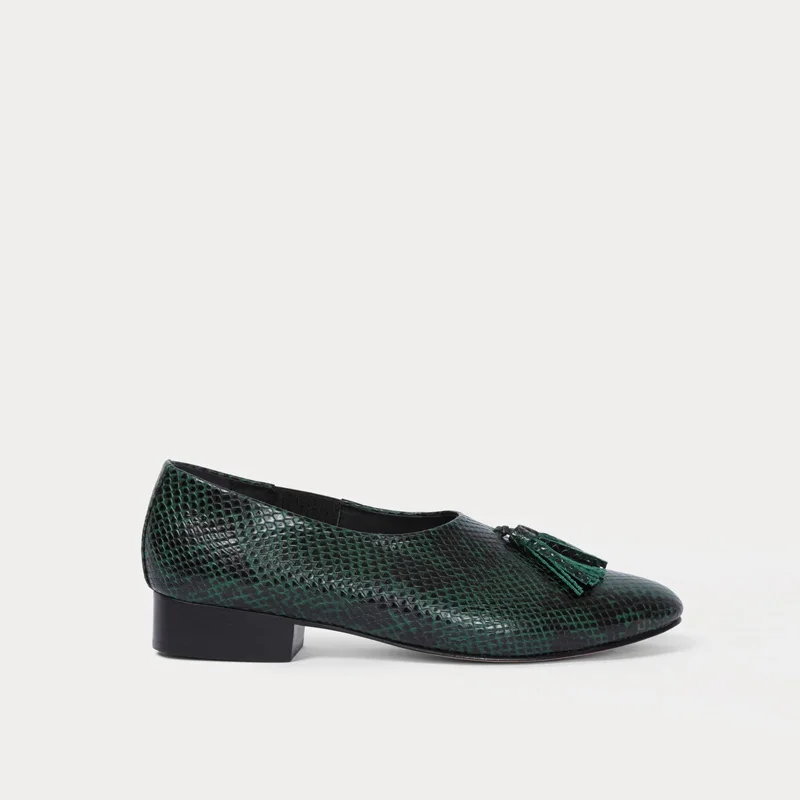 2024 Custom Genuine Leather Ladies Loafer Shoes Light Weight Hard-Wearing Snake Pattern Flat Heel Loafers for Autumn Season