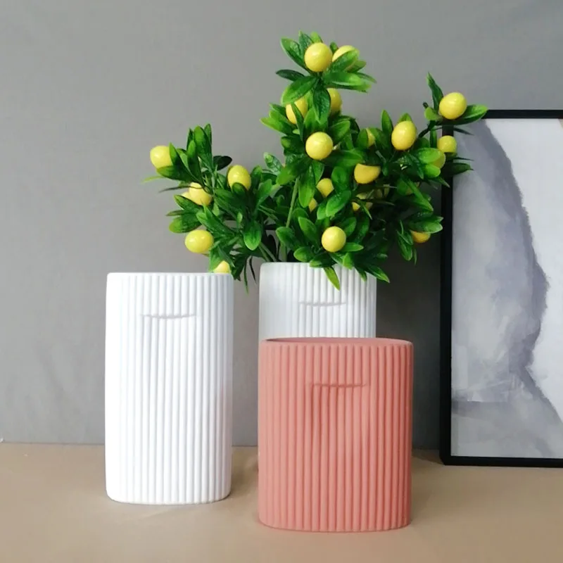 Nordic Ceramic Flower Vase Decor White Ceramic Vases Decor Custom Simple Modern Vase for Living Room Decoration Wholesale