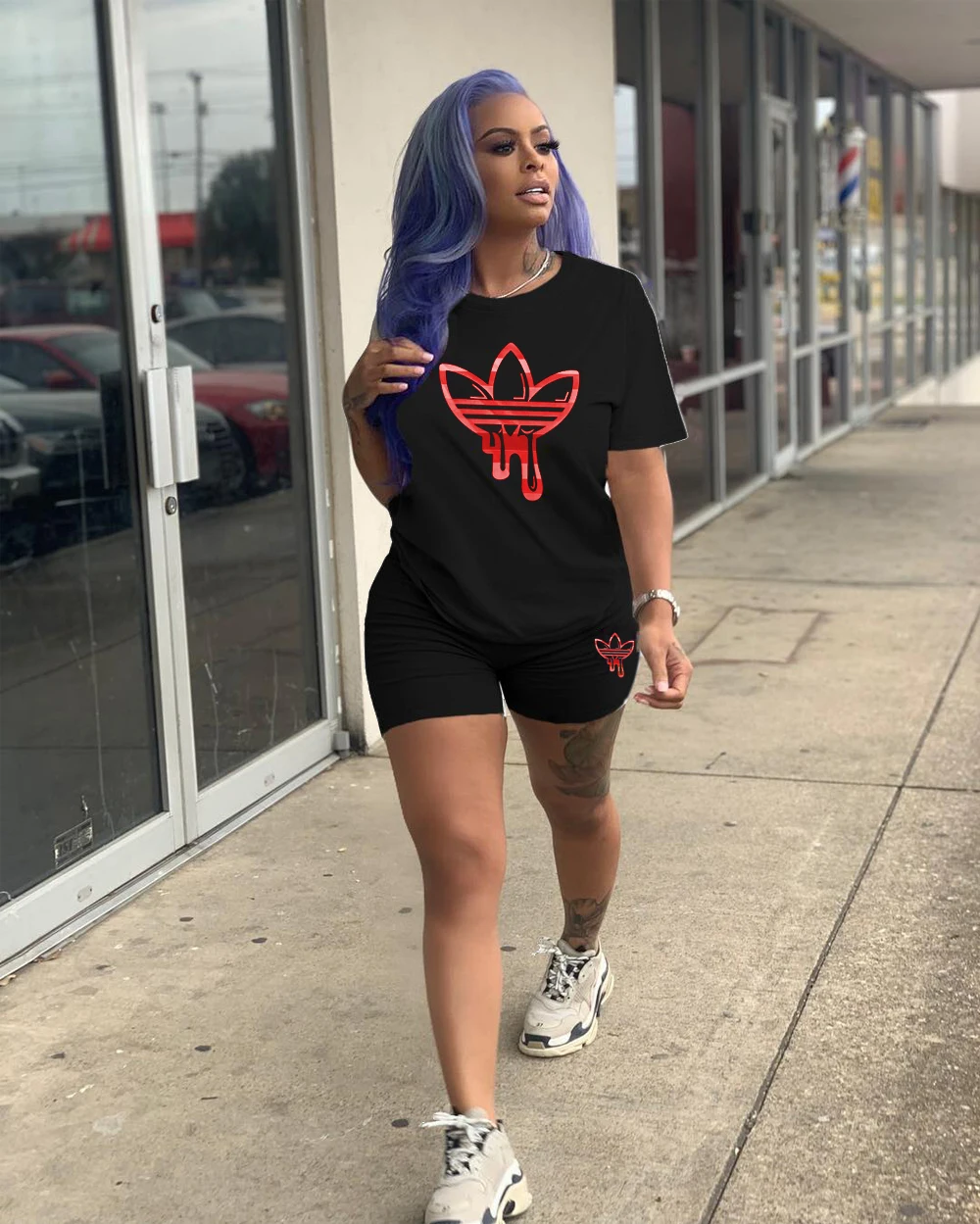 Two piece set of short sleeve short sleeve shorts printed with solid color pattern