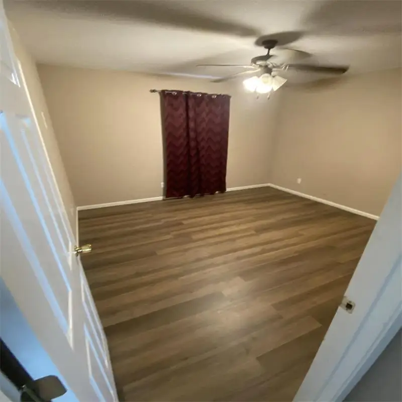 Cheap price 8mm 12mm hdf ac3 waterproof high gloss oak wooden parquet laminate flooring