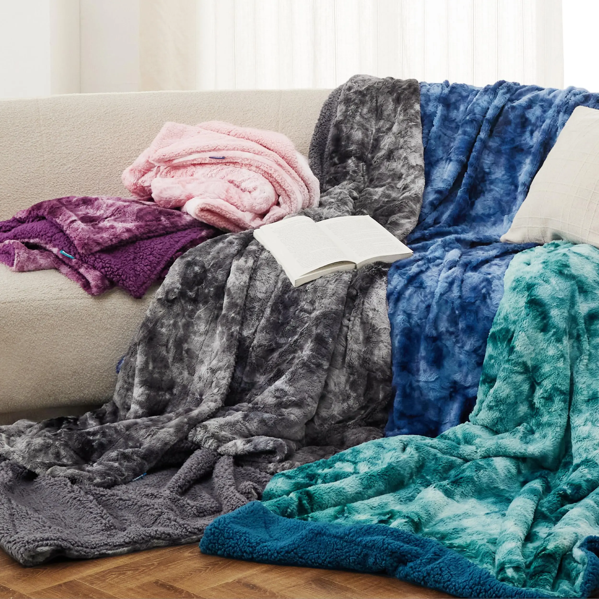 Wholesale Super Soft Faux Fur Throw Blanket for Couch Sherpa Fuzzy Plush Warm Wool Blanket for Sofa Bed