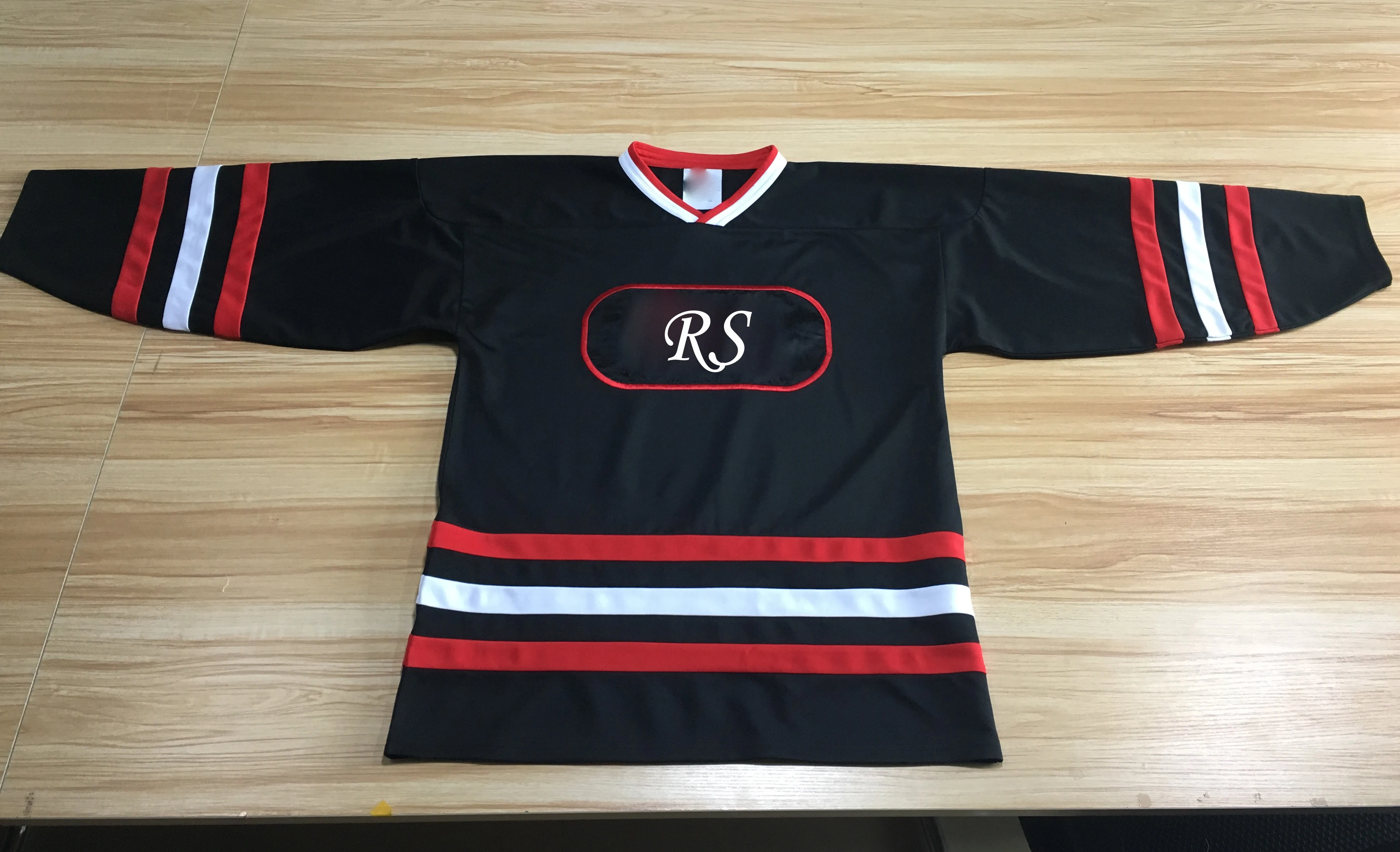 2020 Wholesale Factory New Custom Made Logo Customize Hockey Jersey