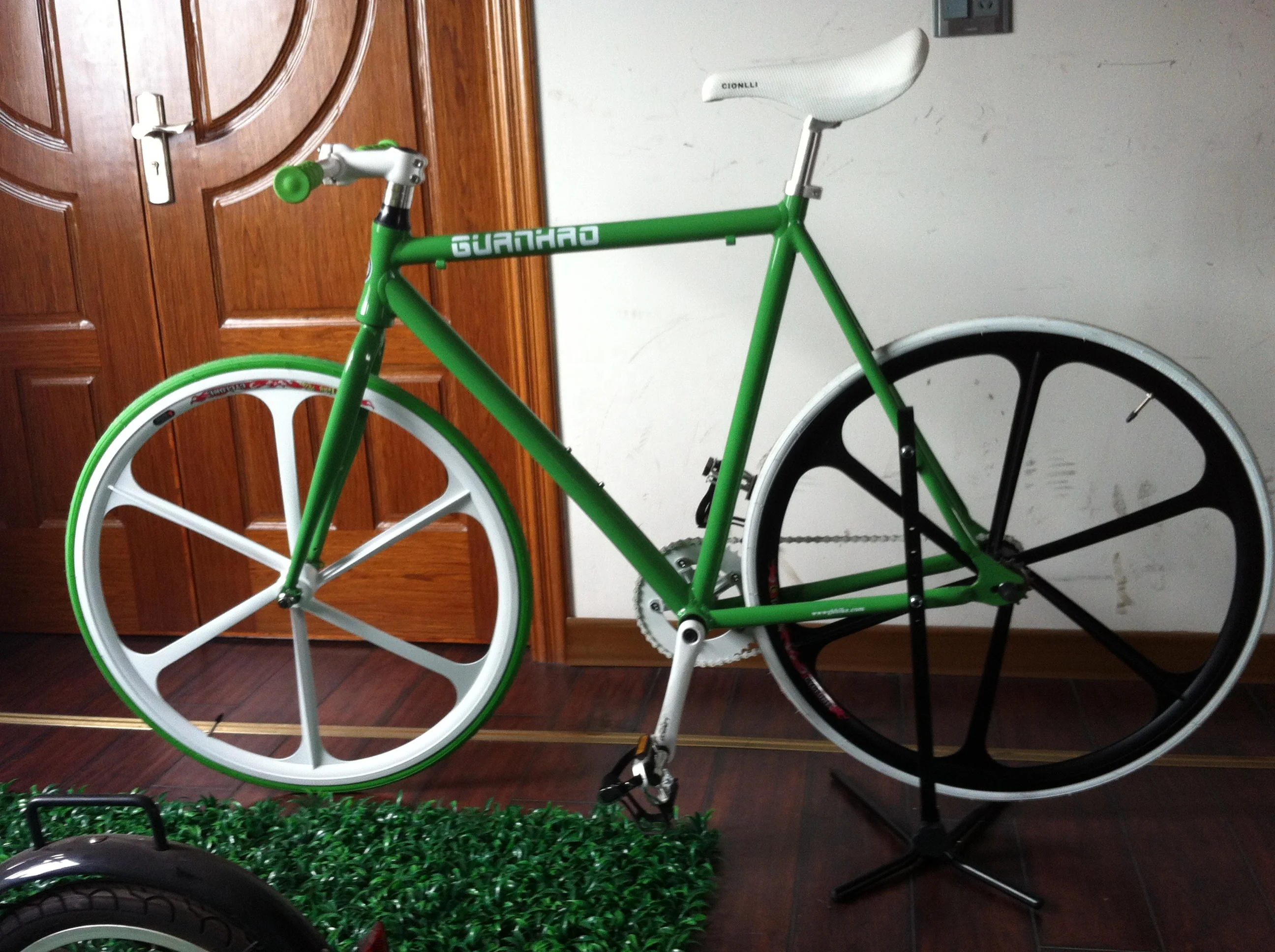 700C Aluminum Frame magnesium alloy Teny Wheel OEM Color CE Fixed Gear Bike