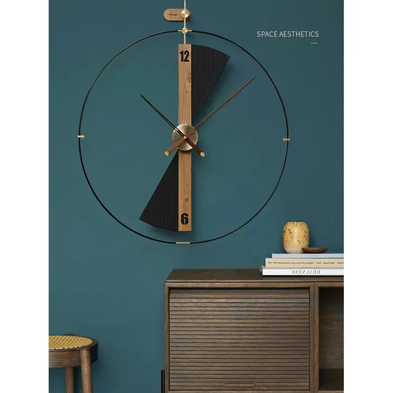 Spanish Modern Minimalist Wall Decor Living Room Home Fashion Personality Clock Light Luxury Minimalist Wall Clock