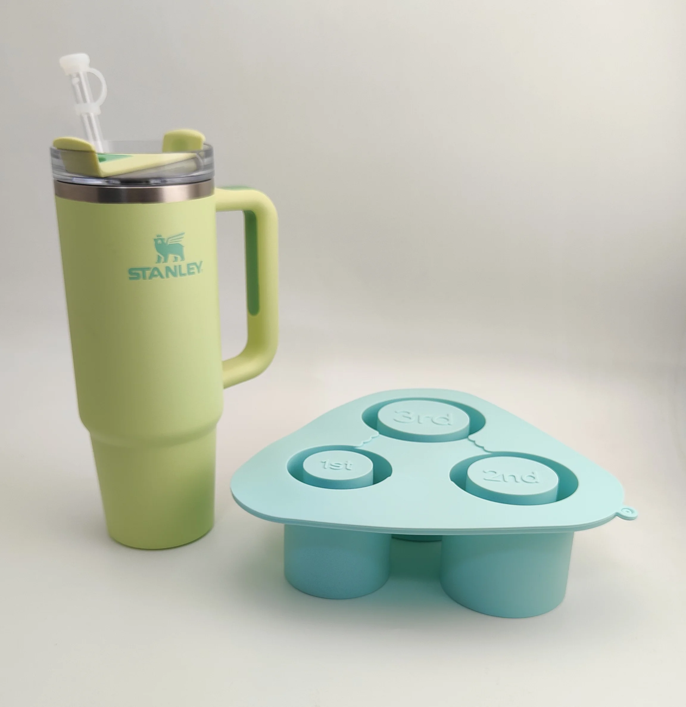 Round Circle IceCube Molds For Cocktails Bourbon Ice Cube Mold Bottle Silicone Ice Cube Maker Reusable Ice Cube Trays With Lid