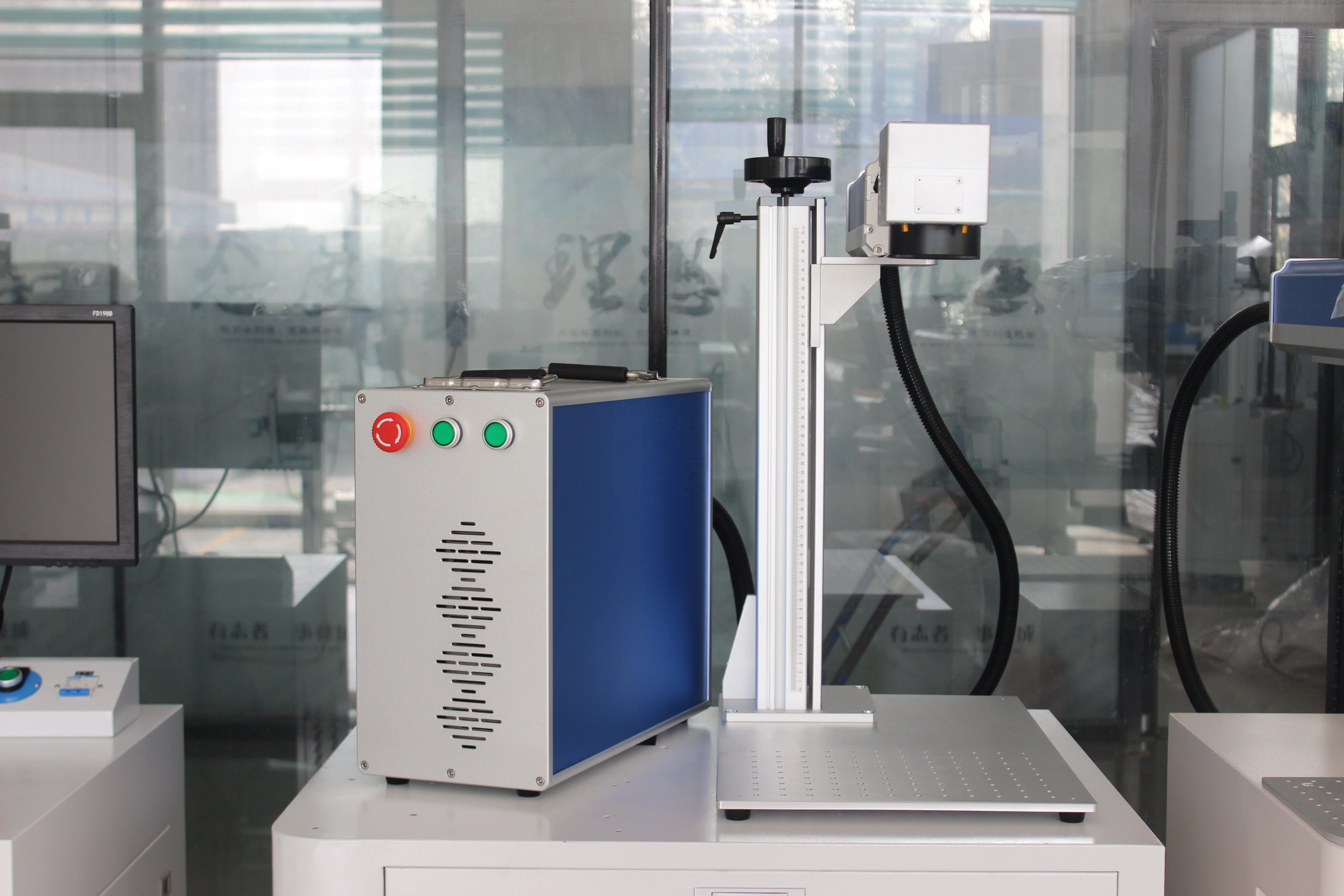 Chinese  Manufacturer Sale 100w 50w 30 watt 20w Fiber-optic Fiber Laser Marking Machine