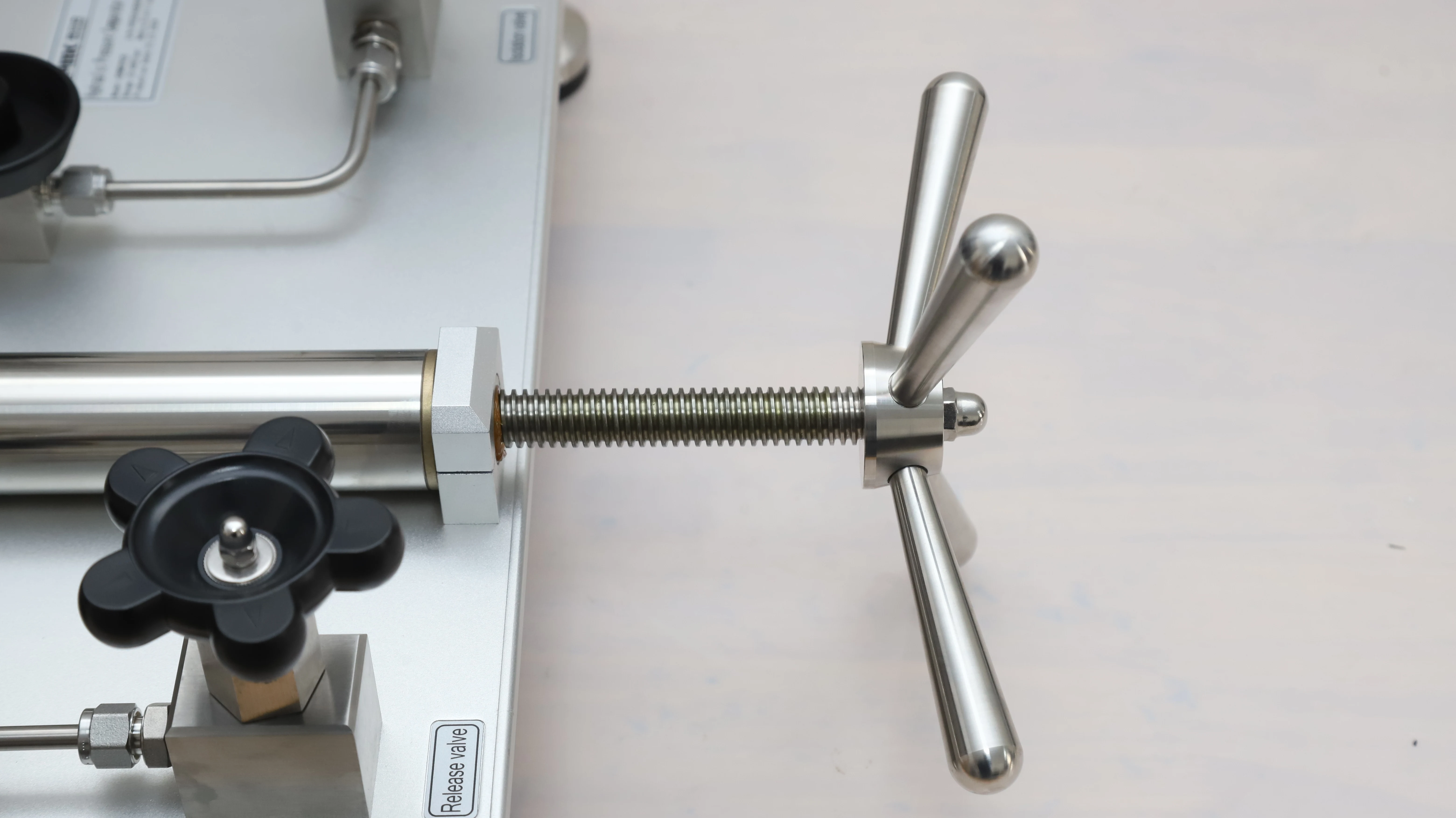 Hydraulic penumatic media pressure generator industrial pressure calibrator bench