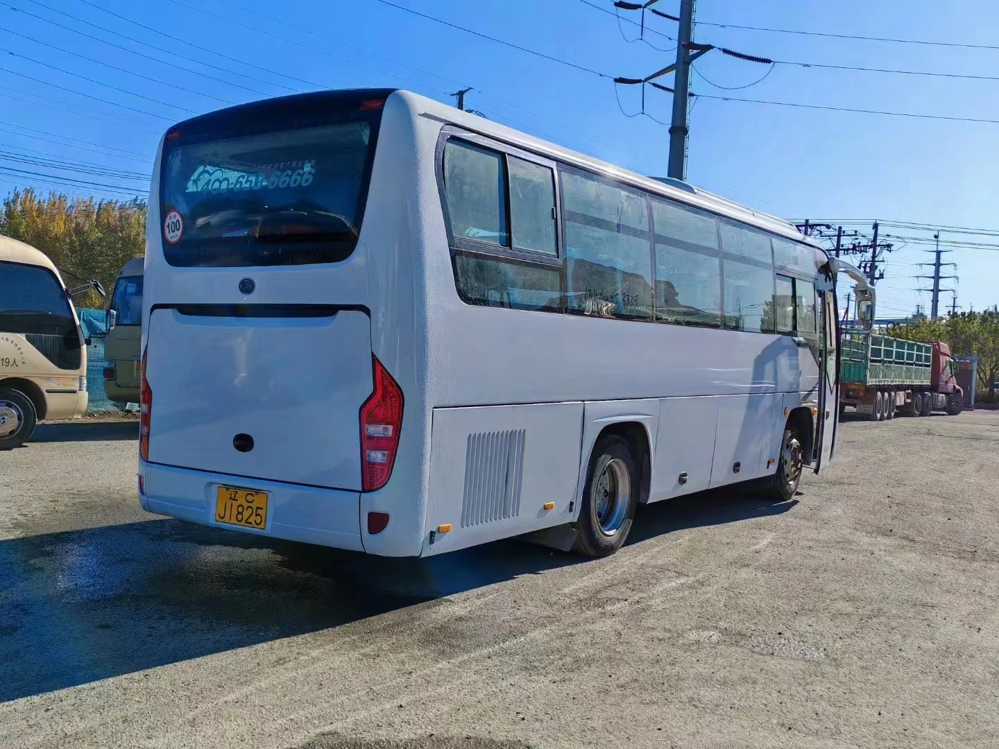 Favorable price used travel bus diesel Euro IV 31-50 seats coach buses for Africa