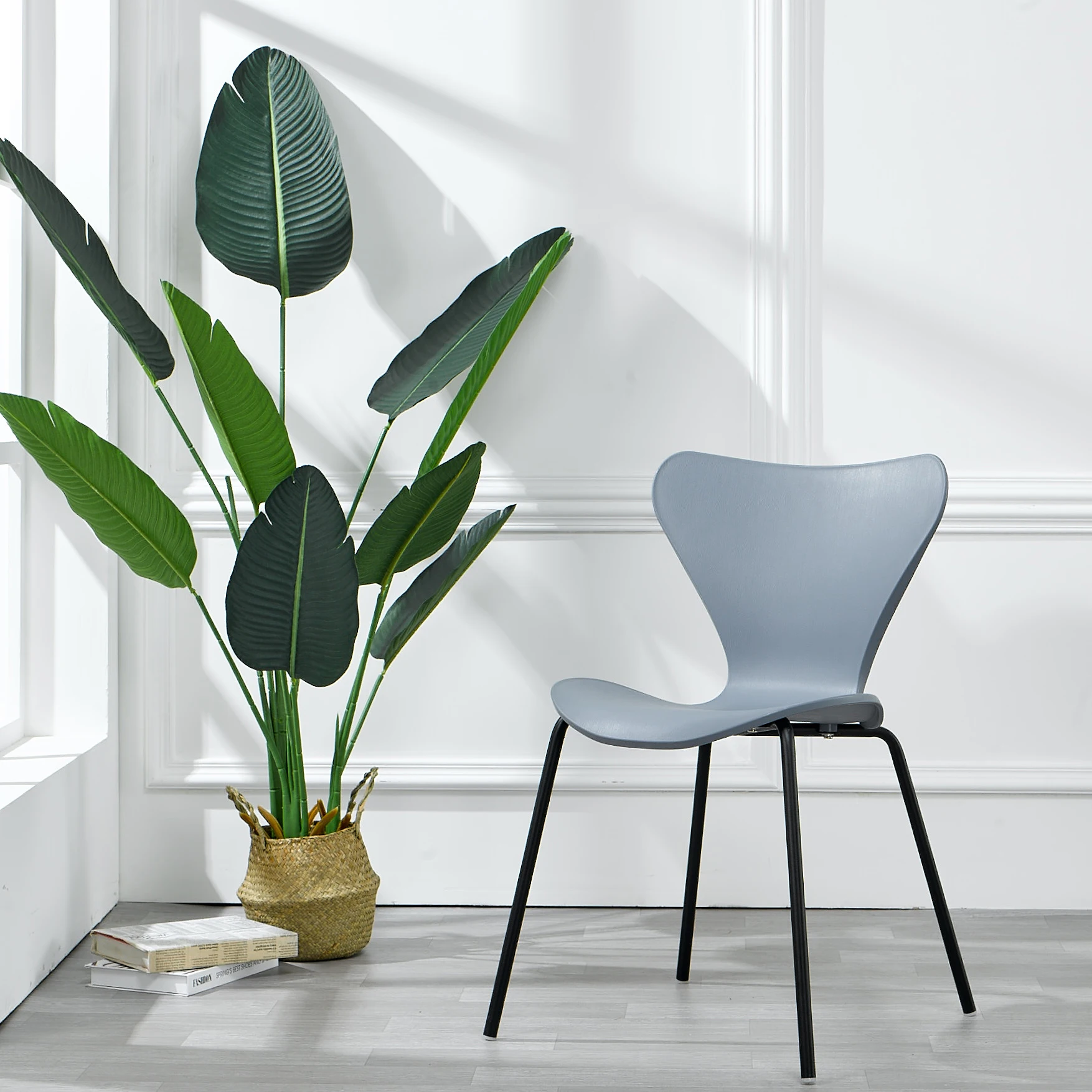 
2021 Minimalist Home Furniture Adult Gray Comfortable Pu Leather Dining Metal Chair for Dining Room 