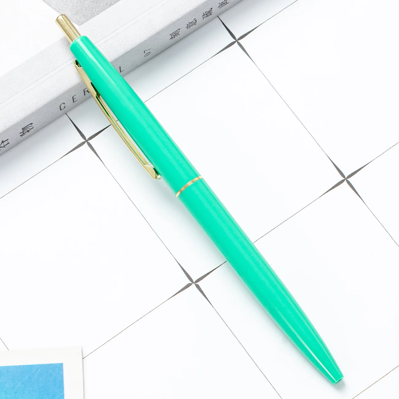 High Quality Plastic Ballpoint Pen Customized Logo Available Advertising Ballpoint Pen World Share