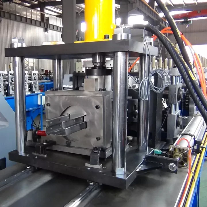 Машина для формования рулоновой колонны