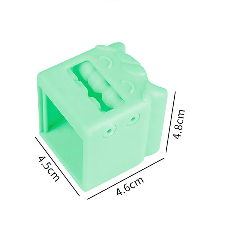 Peel the melon seeds with your hands