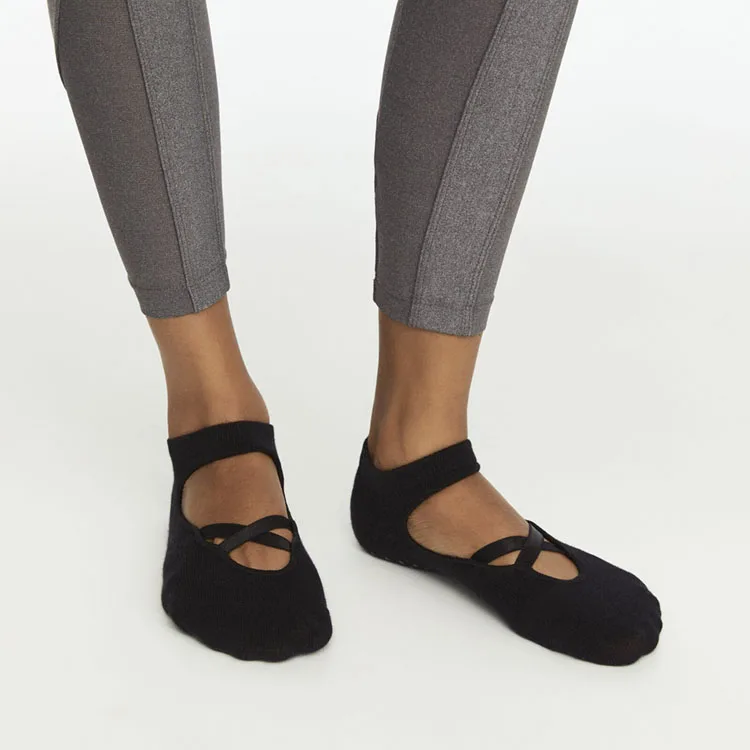 
Quality Guarantee Stylish popular anti slip hot pilates grip yoga socks 