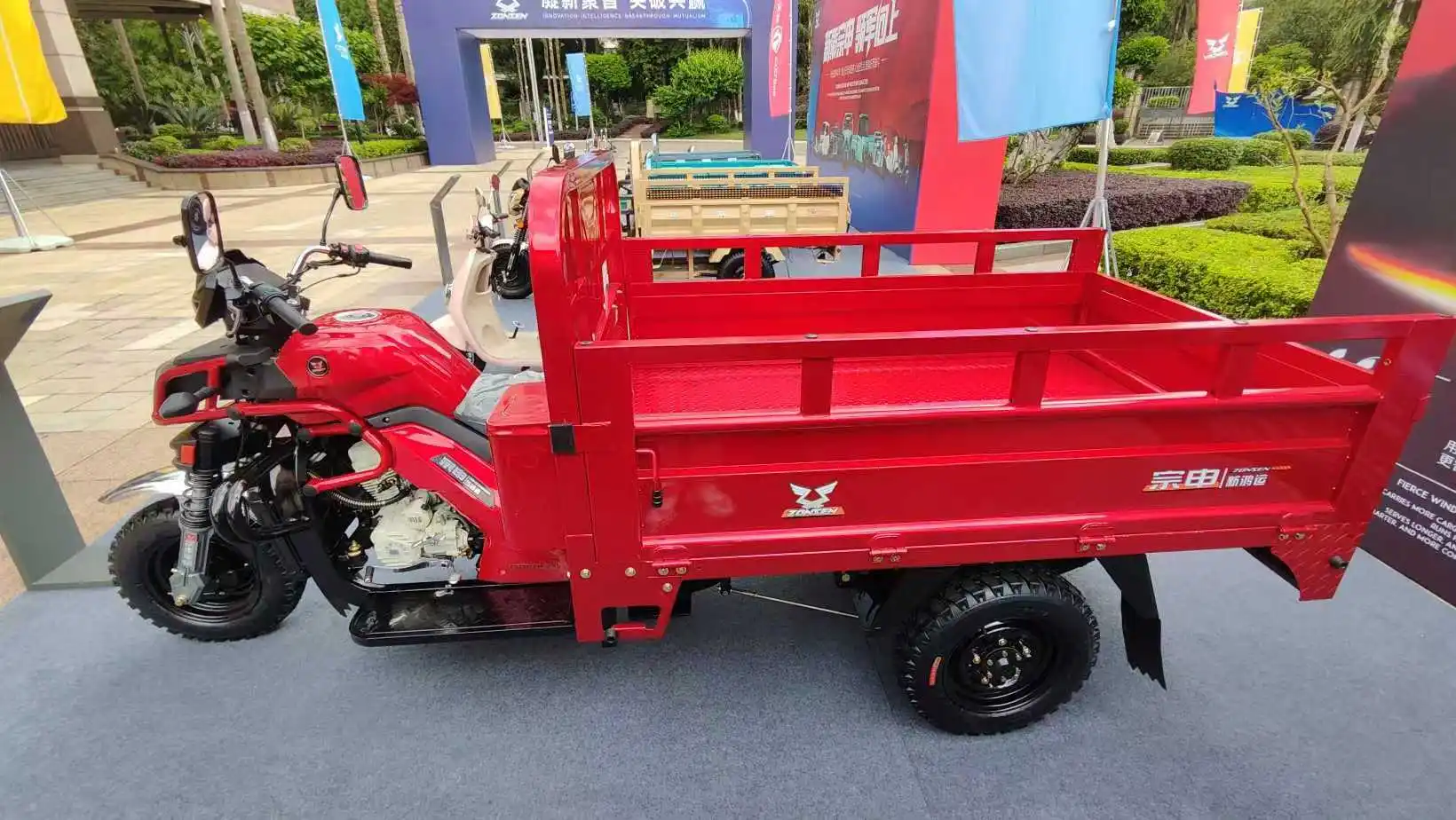 200cc Super Loading Gasoline Motor Tricycle 3 Big Wheels Open Body 250cc Displacement 150cc Petrol Popular Style Cargo