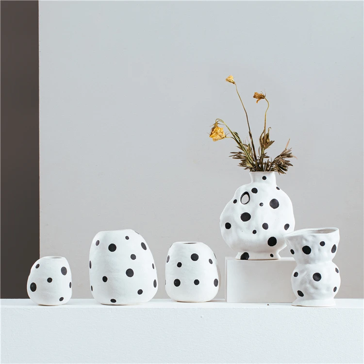 European Tabletop Ornament Elegant Home Decoration Ceramic Vase Matte Nordic Ceramic Vases For Flower